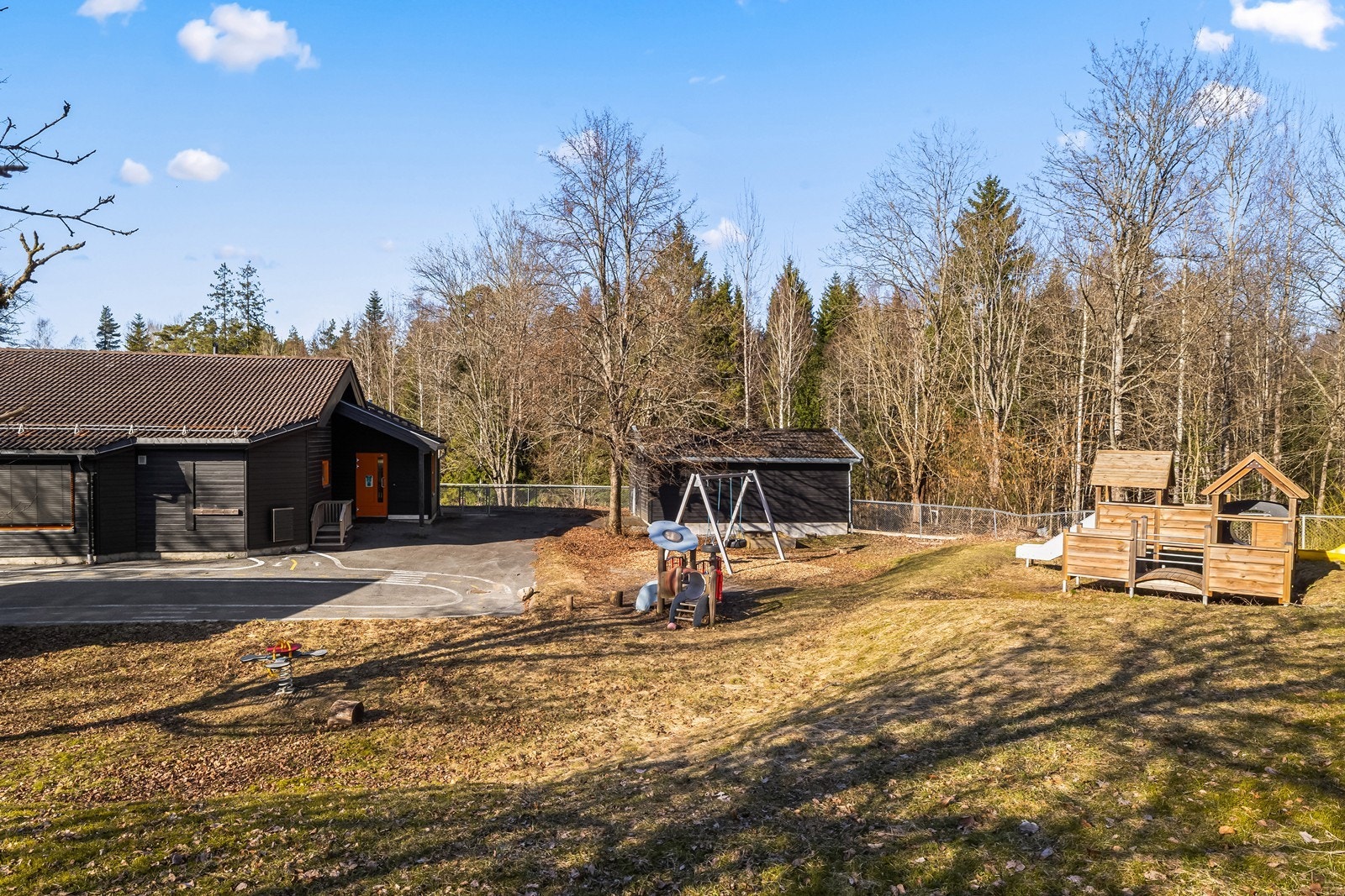 Frydenhaug barnehage ligger 200m unna boligen. Galleribilde