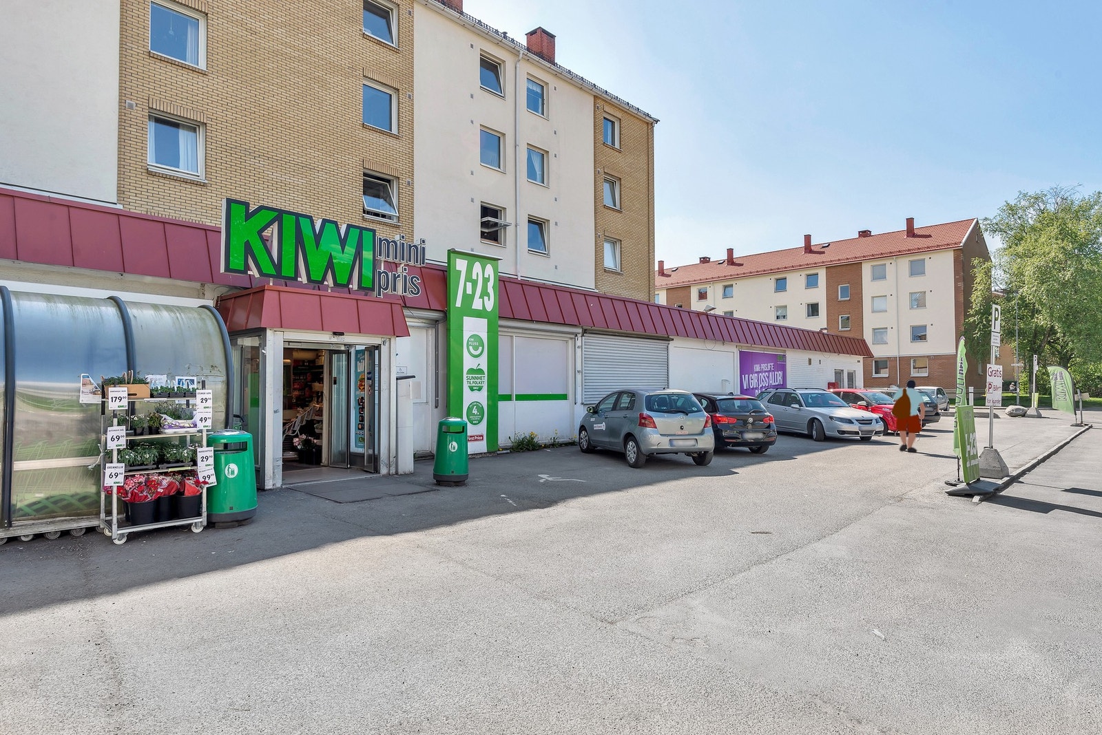 Flere dagligvarebutikker i nærområdet, blant annet KIWI, innen kort gangavstand. Galleribilde