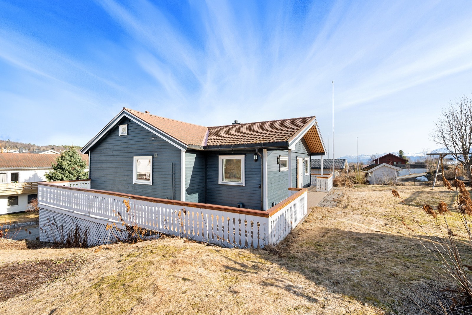 Romslig enebolig i Kleivåsen med integrert garasje, fine utearealer og utleiemulighet i underetasje Galleribilde