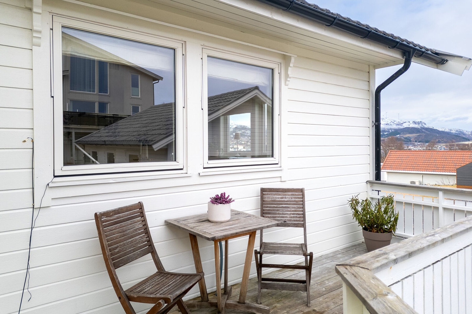 Koselig sittekrok like ved inngangspartiet. Galleribilde