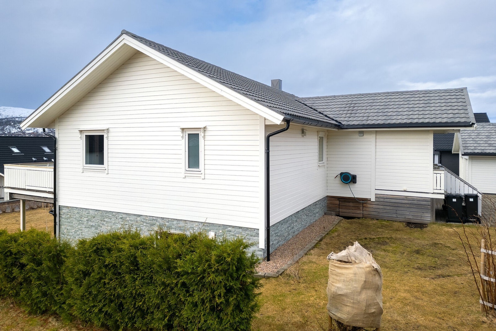 Sørvent fasade av boligen. Galleribilde