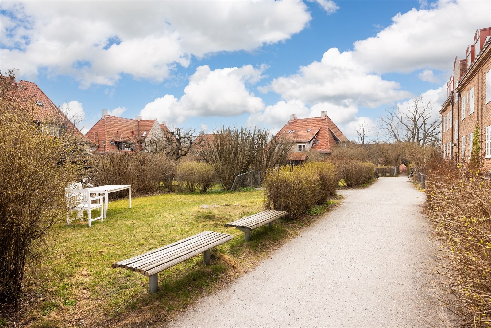 Hyggelig bakgård. Galleribilde