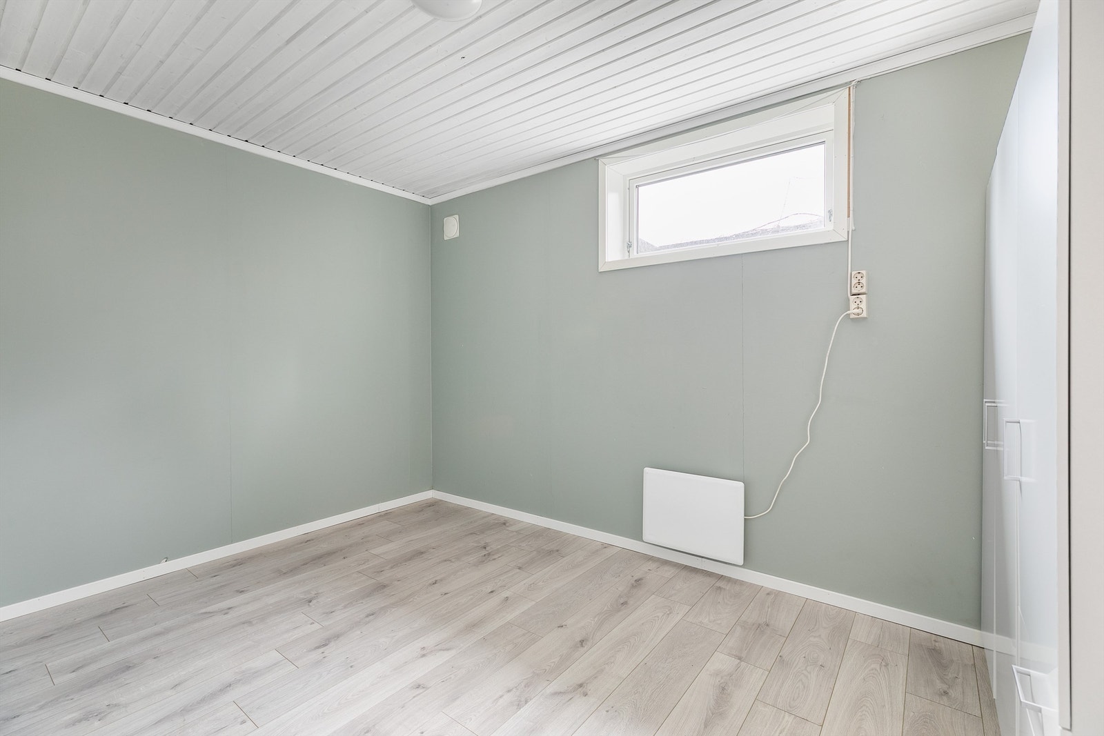 Kjellerrom byggemeldt som "disponibelt", benyttet som soverom. Galleribilde