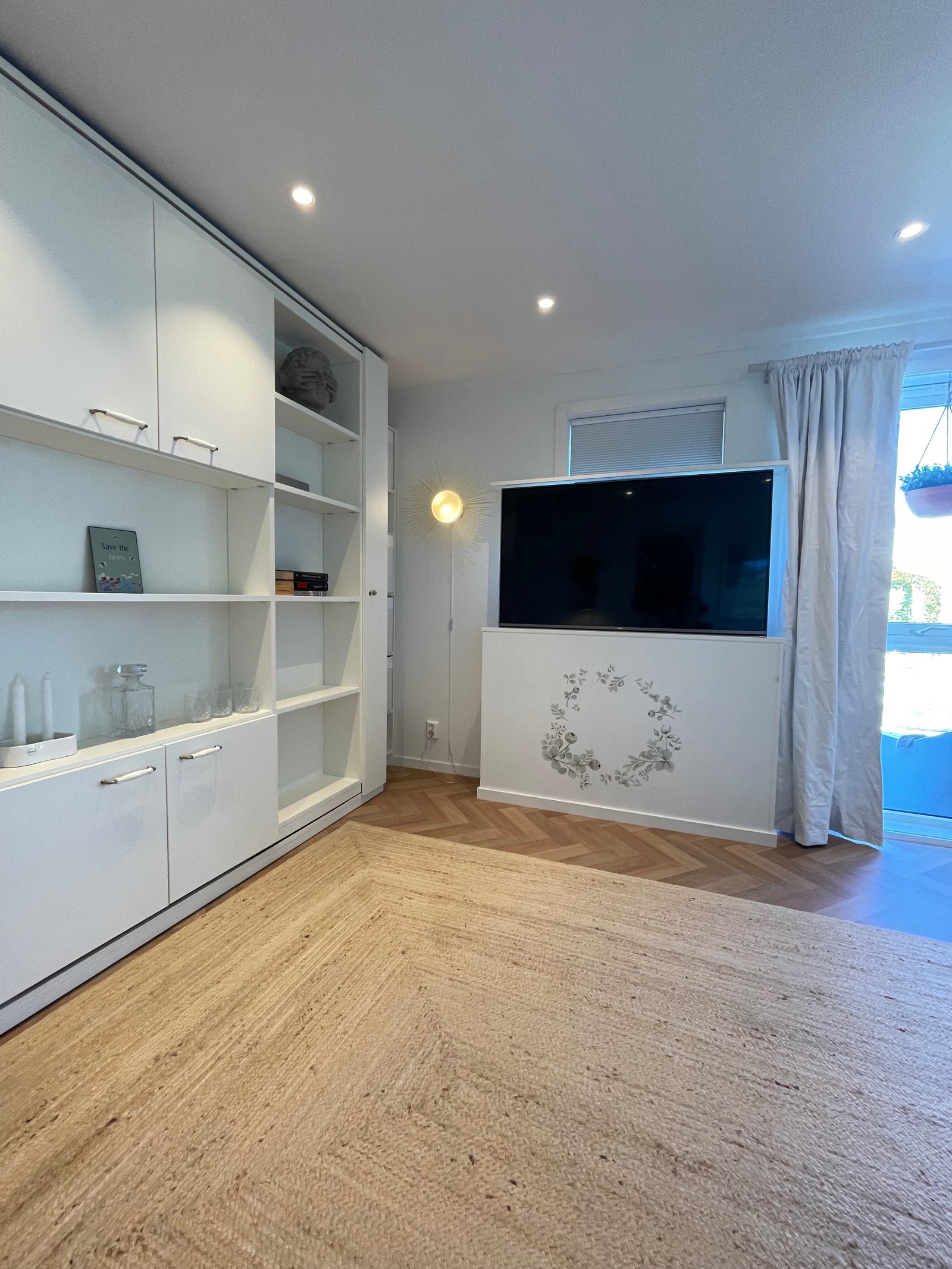 Tv med heis Galleribilde