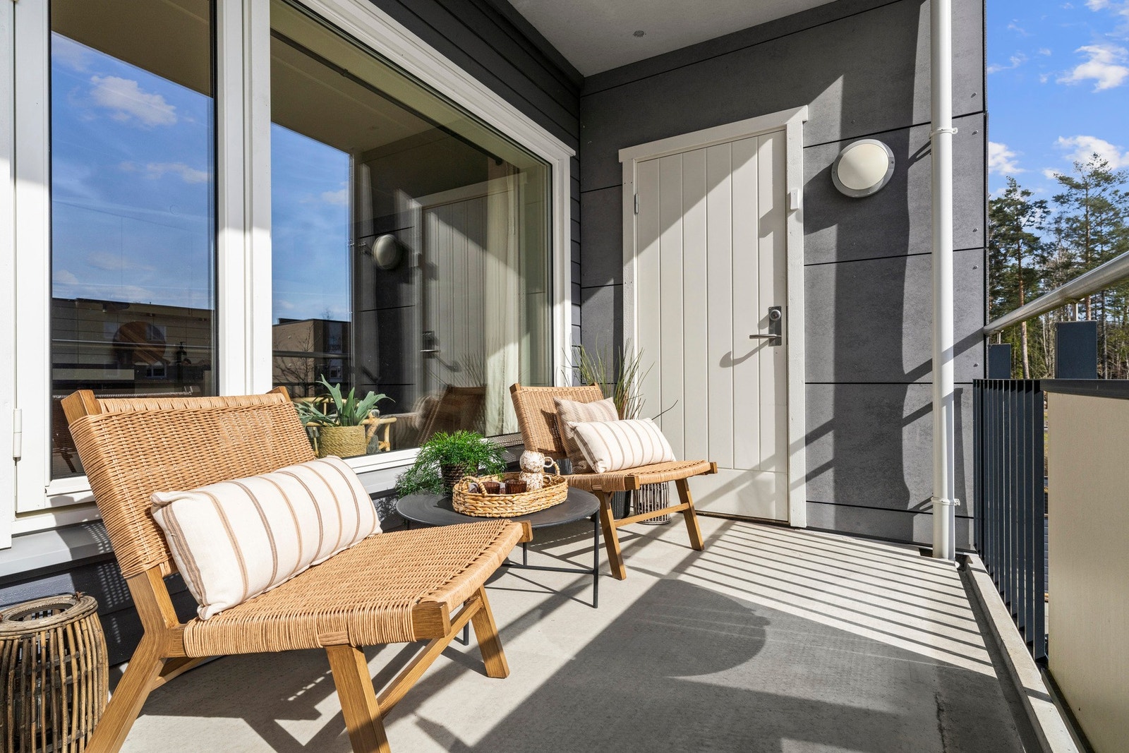 Her kan du nyte solen på denne herlige overbygget balkongen. Galleribilde