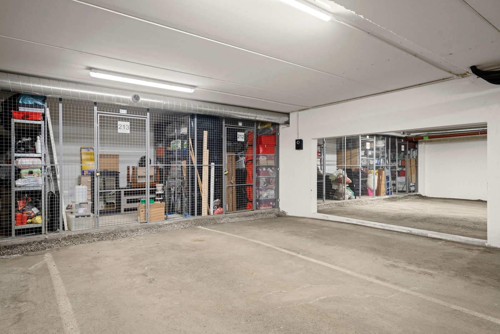 Parkeringsplass i felles garasjeanlegg. Galleribilde
