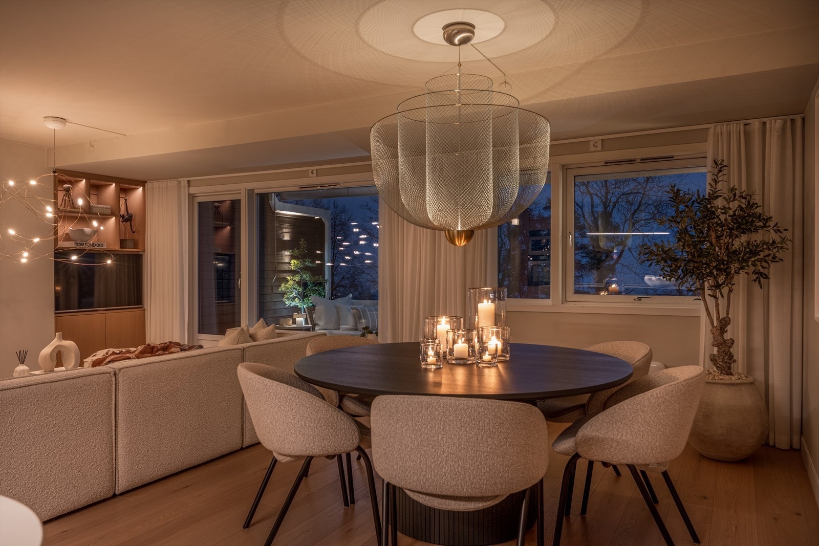 En high-end 3/4 roms leilighet i 3. etasje på attraktive Ullern- med to terrasser og garasjeplass med elbillader. Galleribilde
