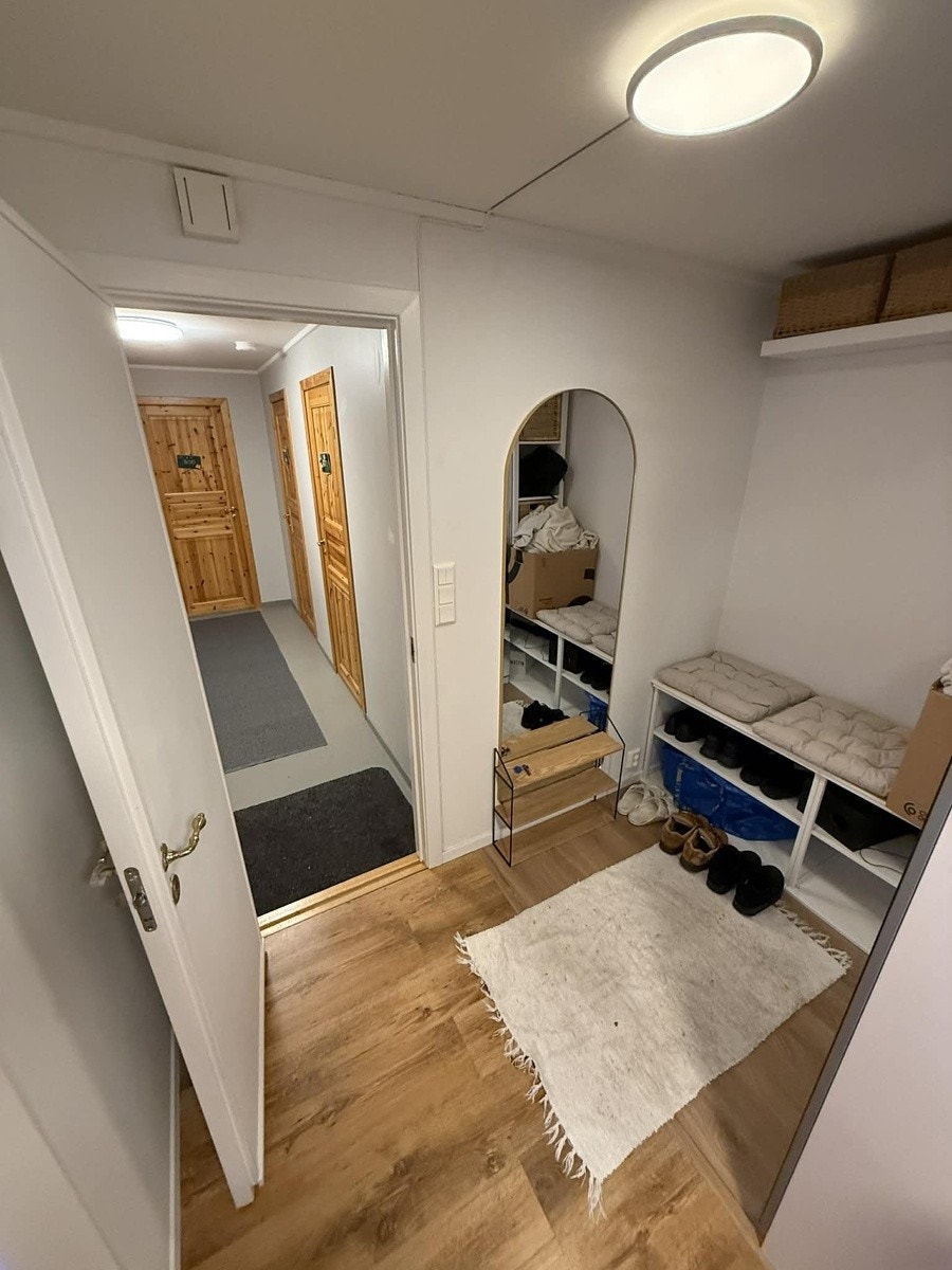 Yttergang med vaskerom til høyre Galleribilde