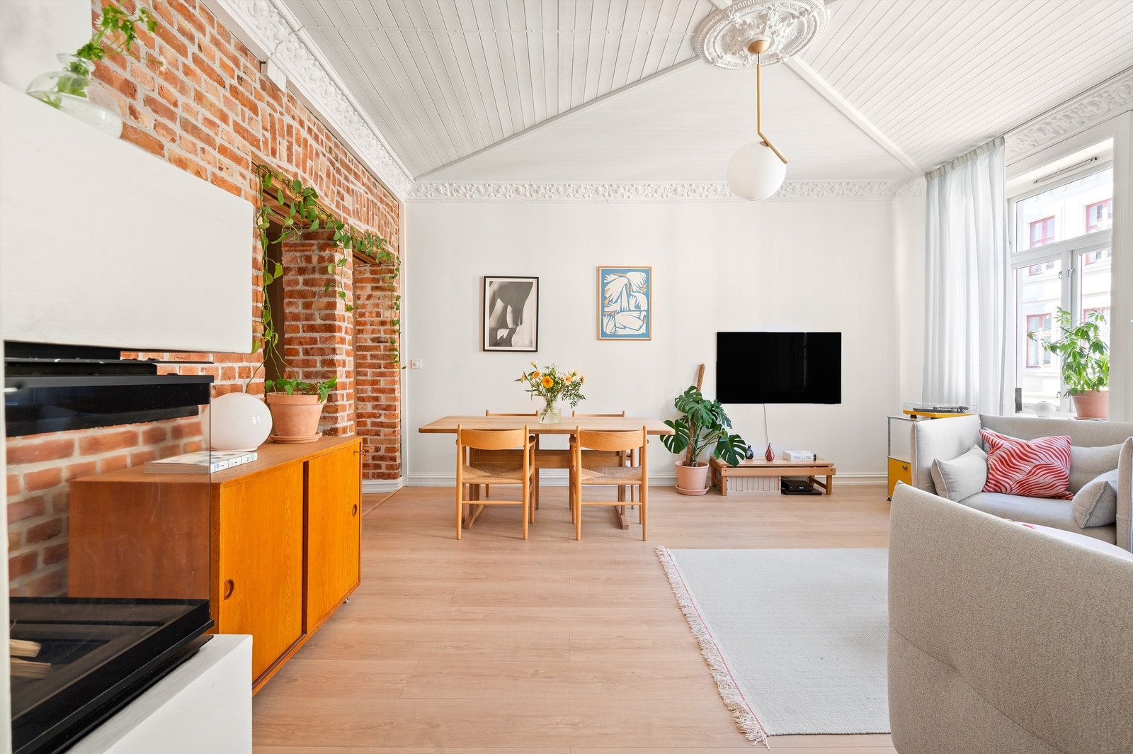 Dette er en sosial 4-roms leilighet med gjennomgående planløsning og en god romfølelse. Galleribilde