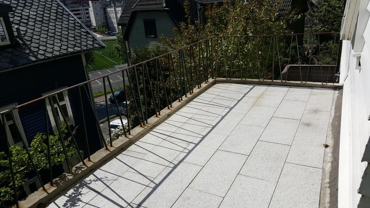 stor solplass/terasse Galleribilde