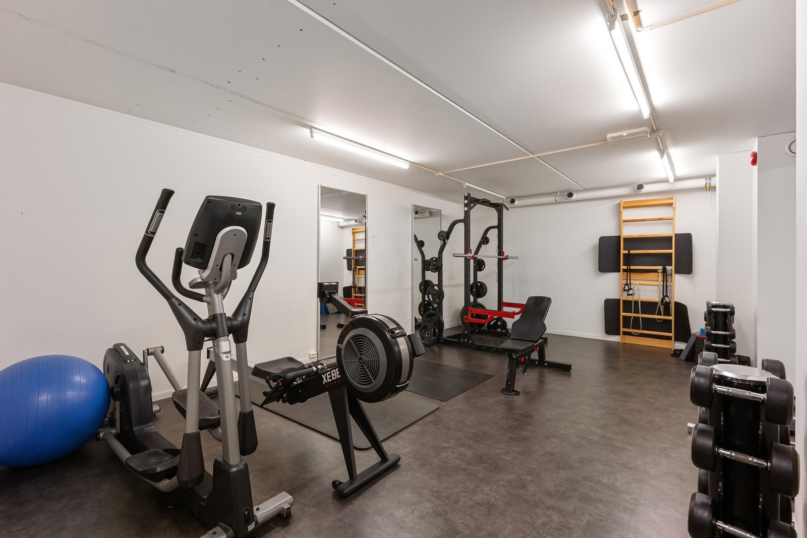 Velutstyrt gratis felles treningsrom i 1. etasje med samme heisløp som leiligheten. Galleribilde