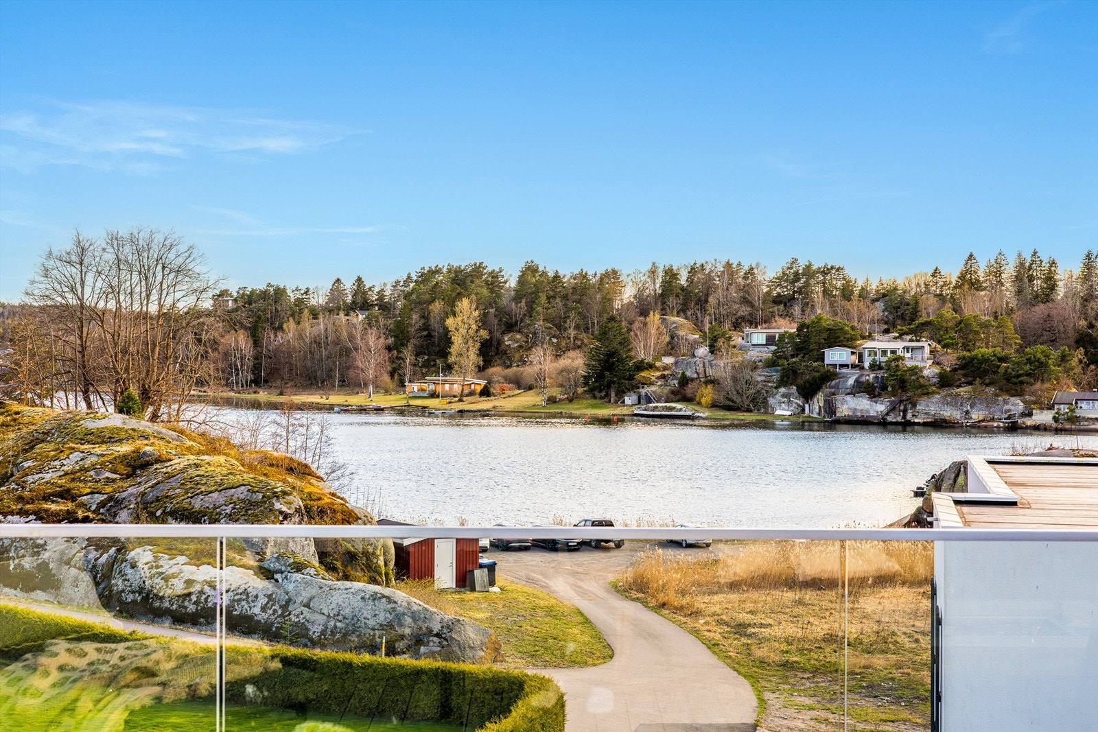 Utsikt mot sjøen. Galleribilde