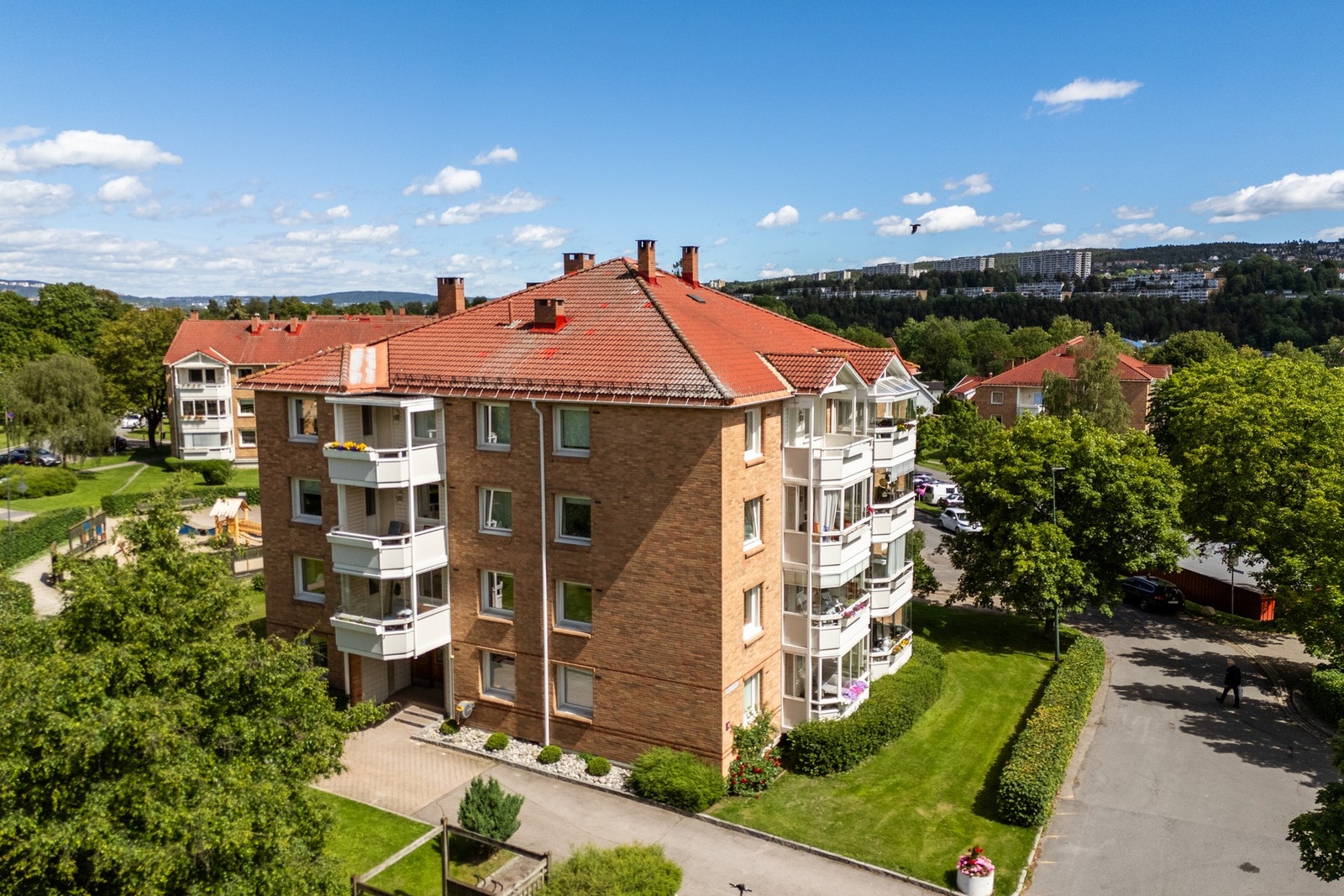 Fasade sommerstid Galleribilde