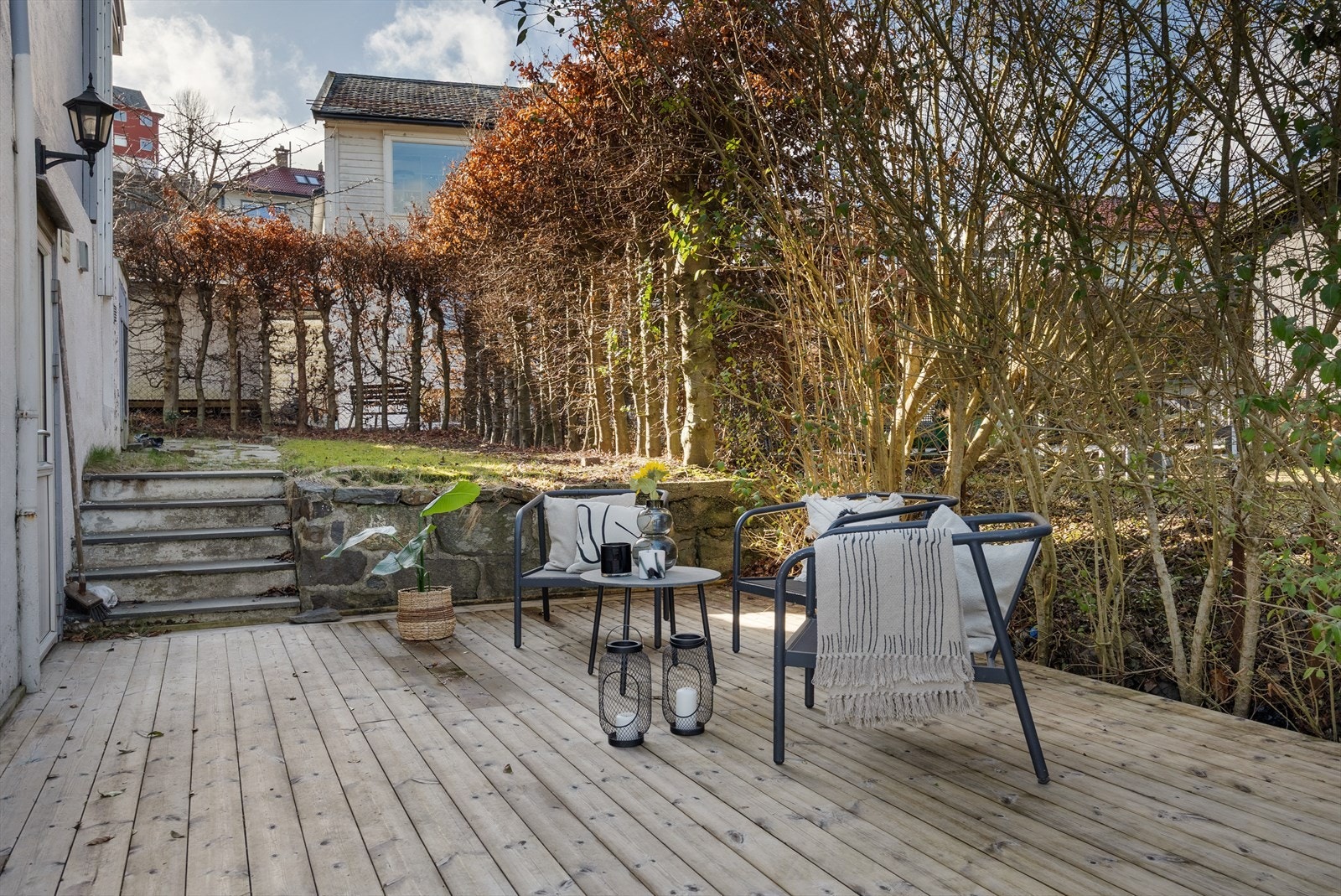 Terrasseplatting utenfor inngangen til leiligheten. Galleribilde
