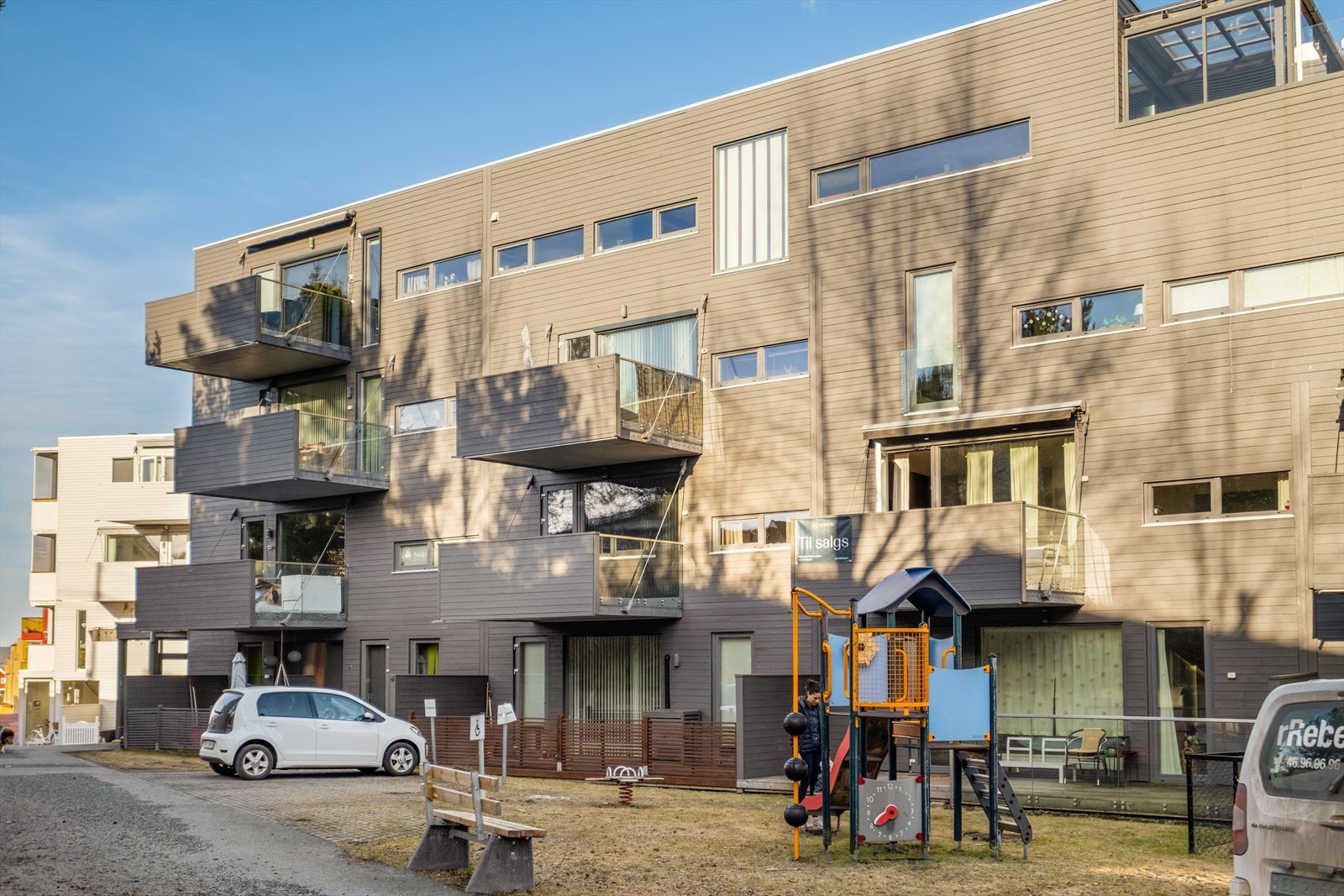 Bygget er fra 2013 og er godt vedlikeholdt - sameiet består av 90 boligseksjoner Galleribilde