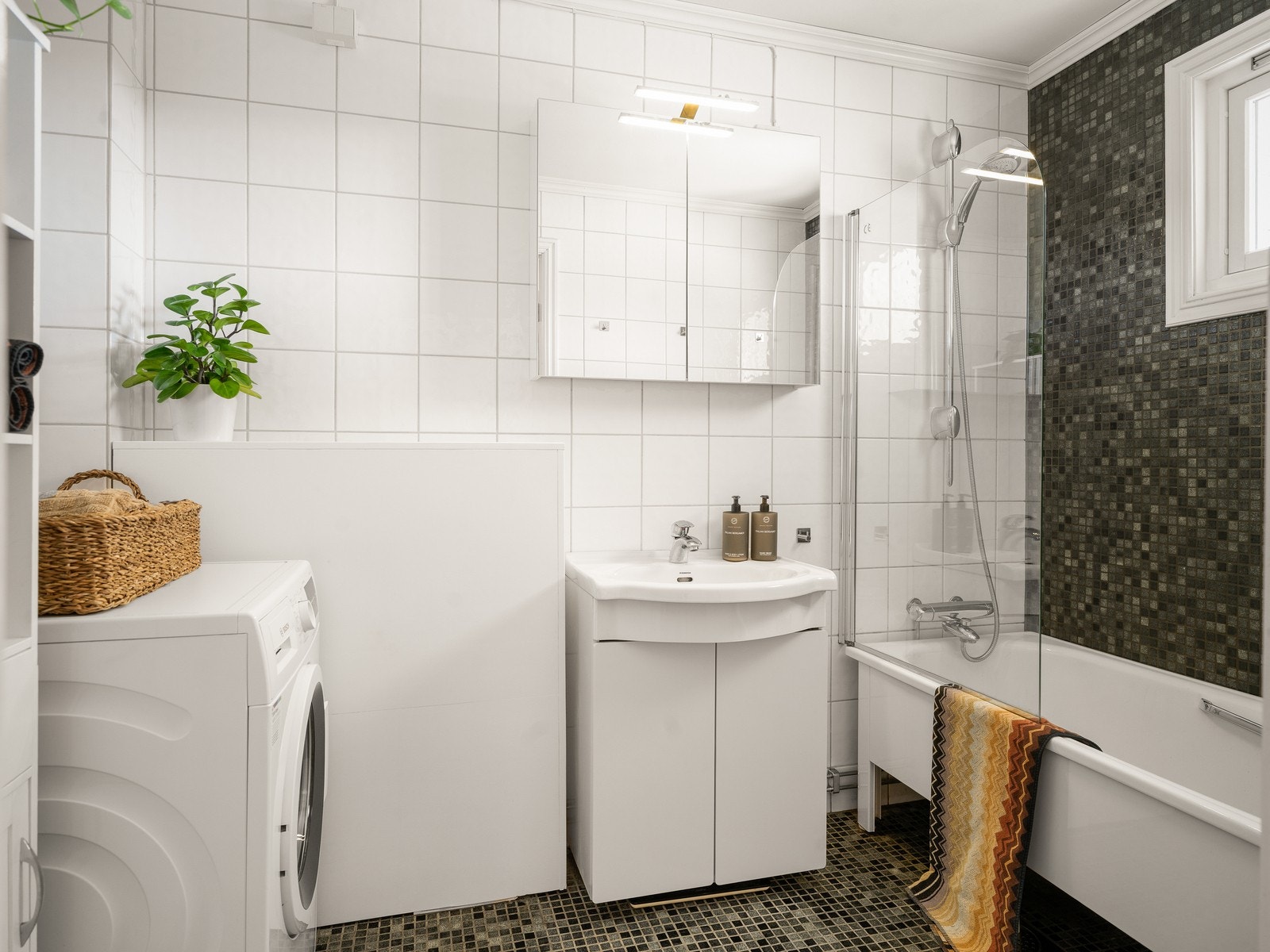 Badet ble oppgradert i 2008 og har flislagte overflater med elektriske varmekabler i gulvet. Galleribilde