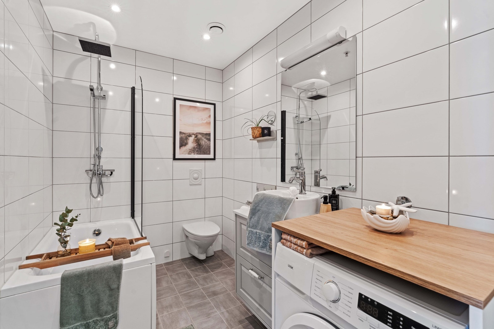 Badet er oppgradert med deler av innredningen fra 2024, noe som gir et oppdatert og delikat uttrykk. Galleribilde