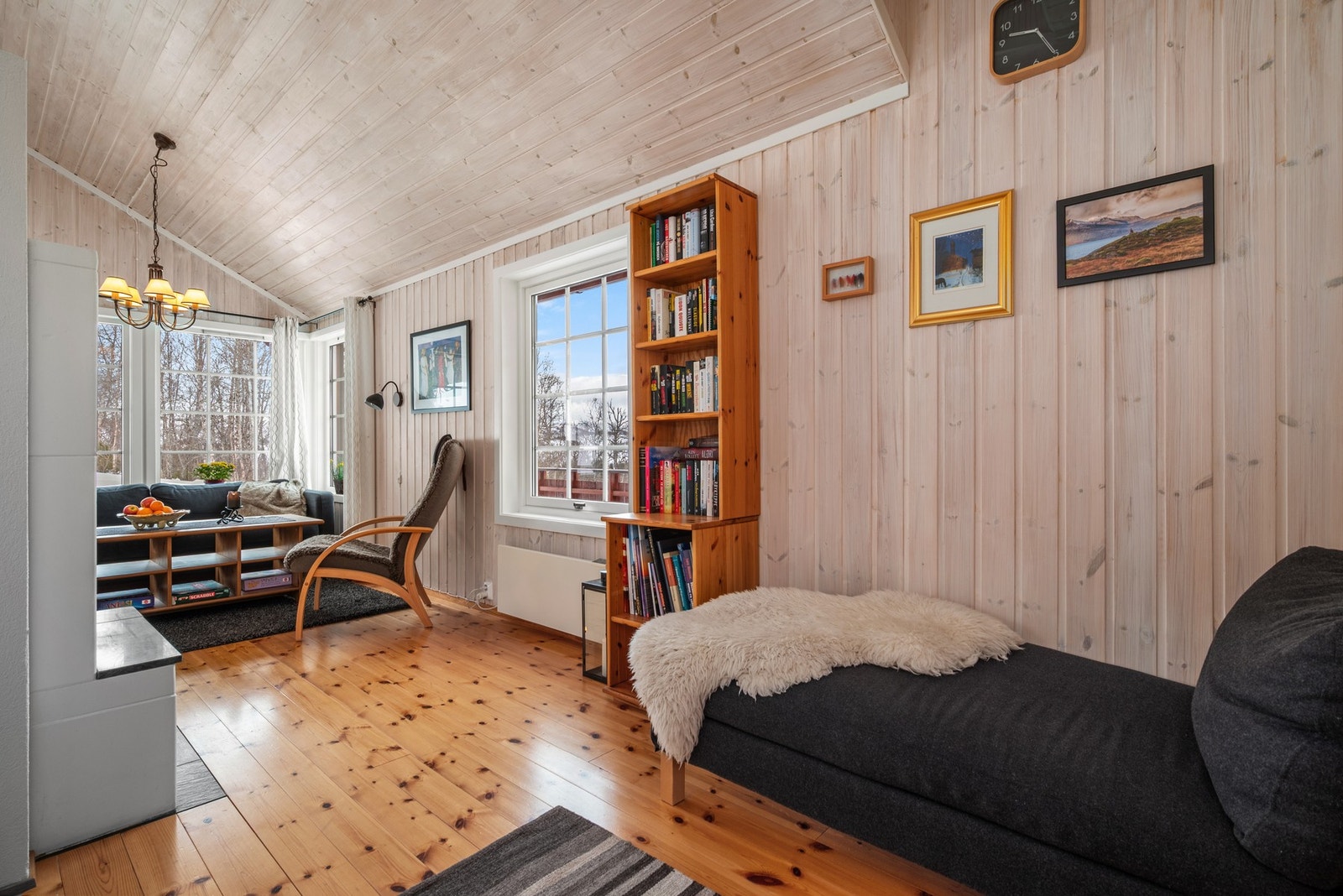 Stue/kjøkken er på 30,4m². Galleribilde