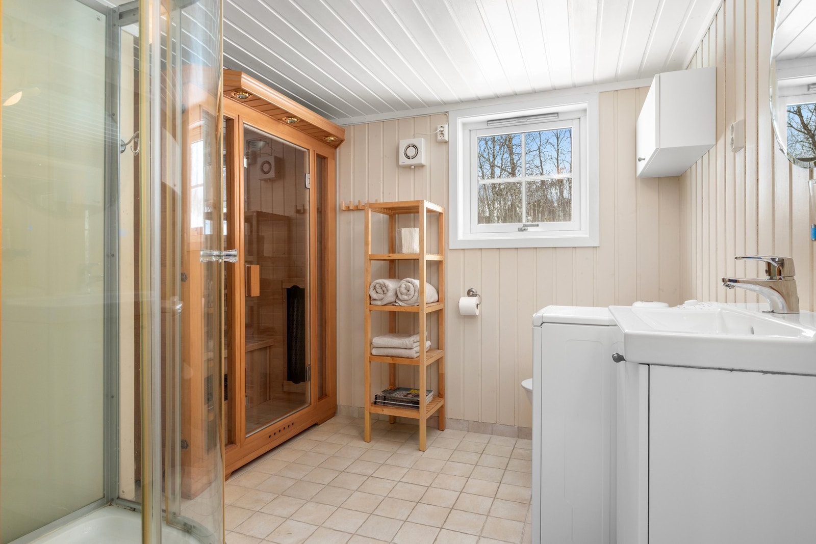 Badet er på 6,7m². Galleribilde