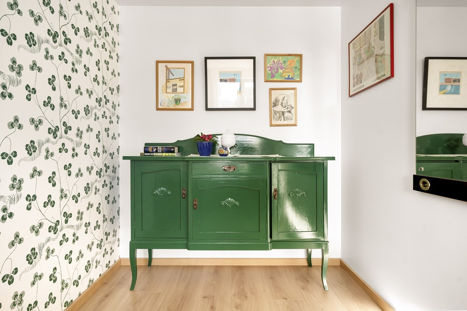 Her kan man enkelt lage egen walk in closet for ytterligere oppbevaring. Galleribilde
