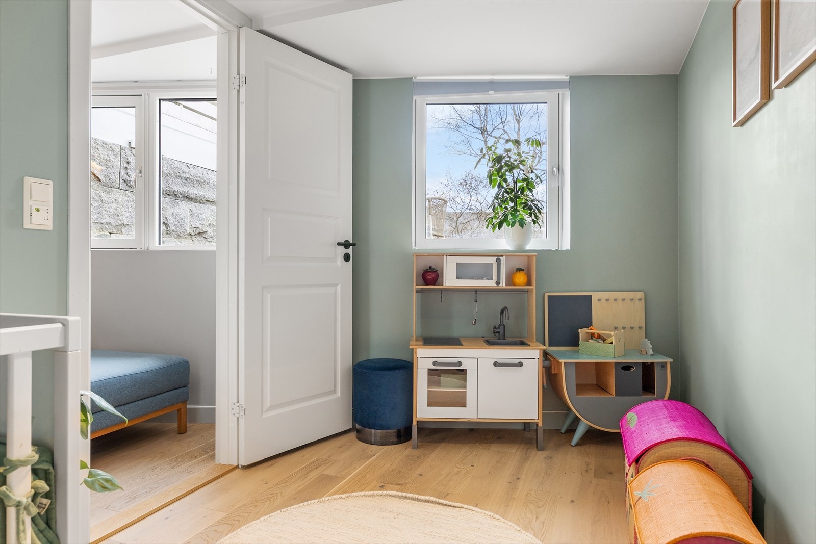 Det er et allsidig rom som passer perfekt som barnerom, gjesterom eller hjemmekontor, tilpasset dine behov. Galleribilde