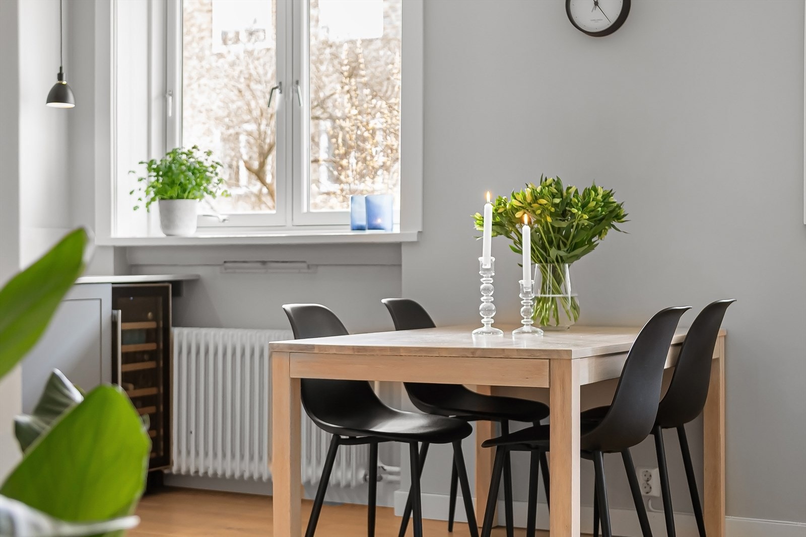 Det er god plass til spisebord og stoler Galleribilde