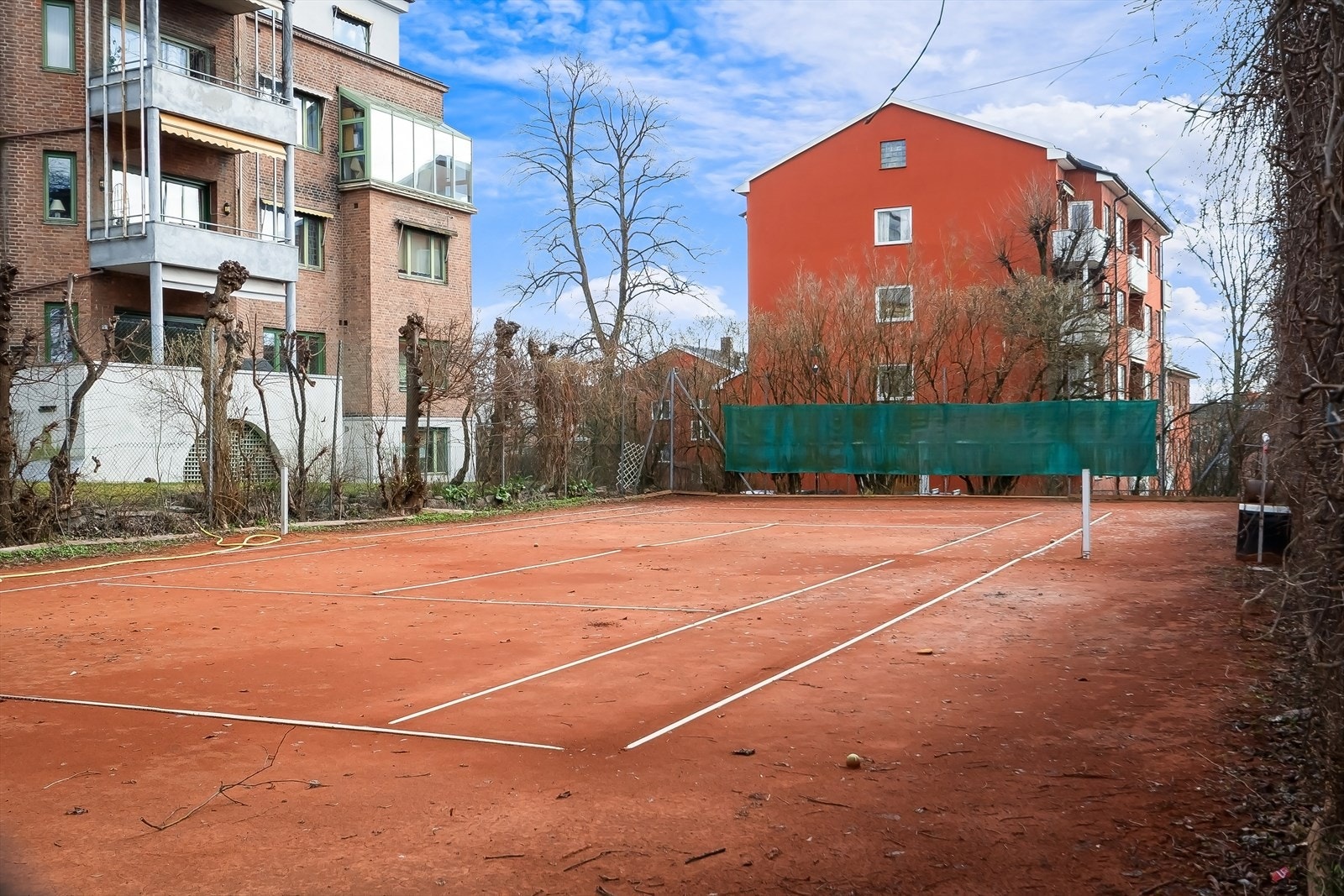 Tennisbane på sameiets fellesarealer Galleribilde
