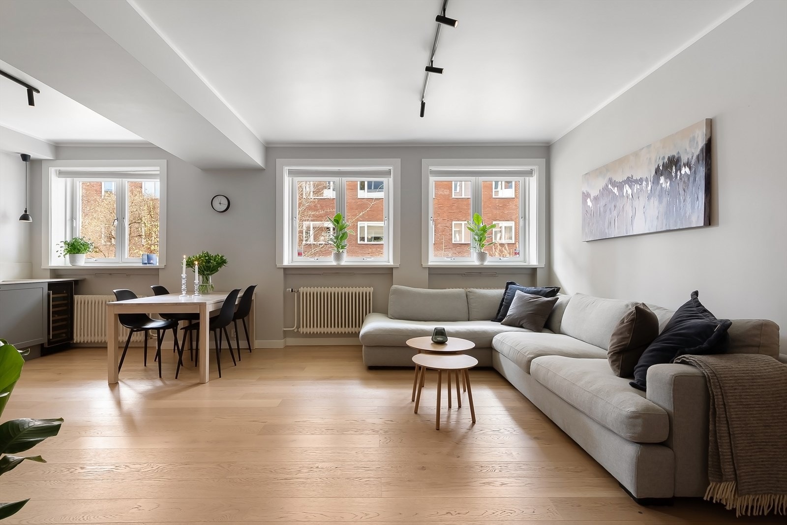 Leiligheten holder god standard over innredning og overflater Galleribilde