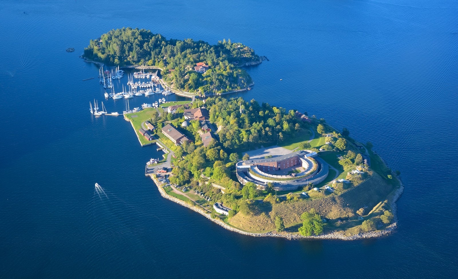 Oscarsborg - Dronefoto: Kristoffer S. Ramskjell Galleribilde