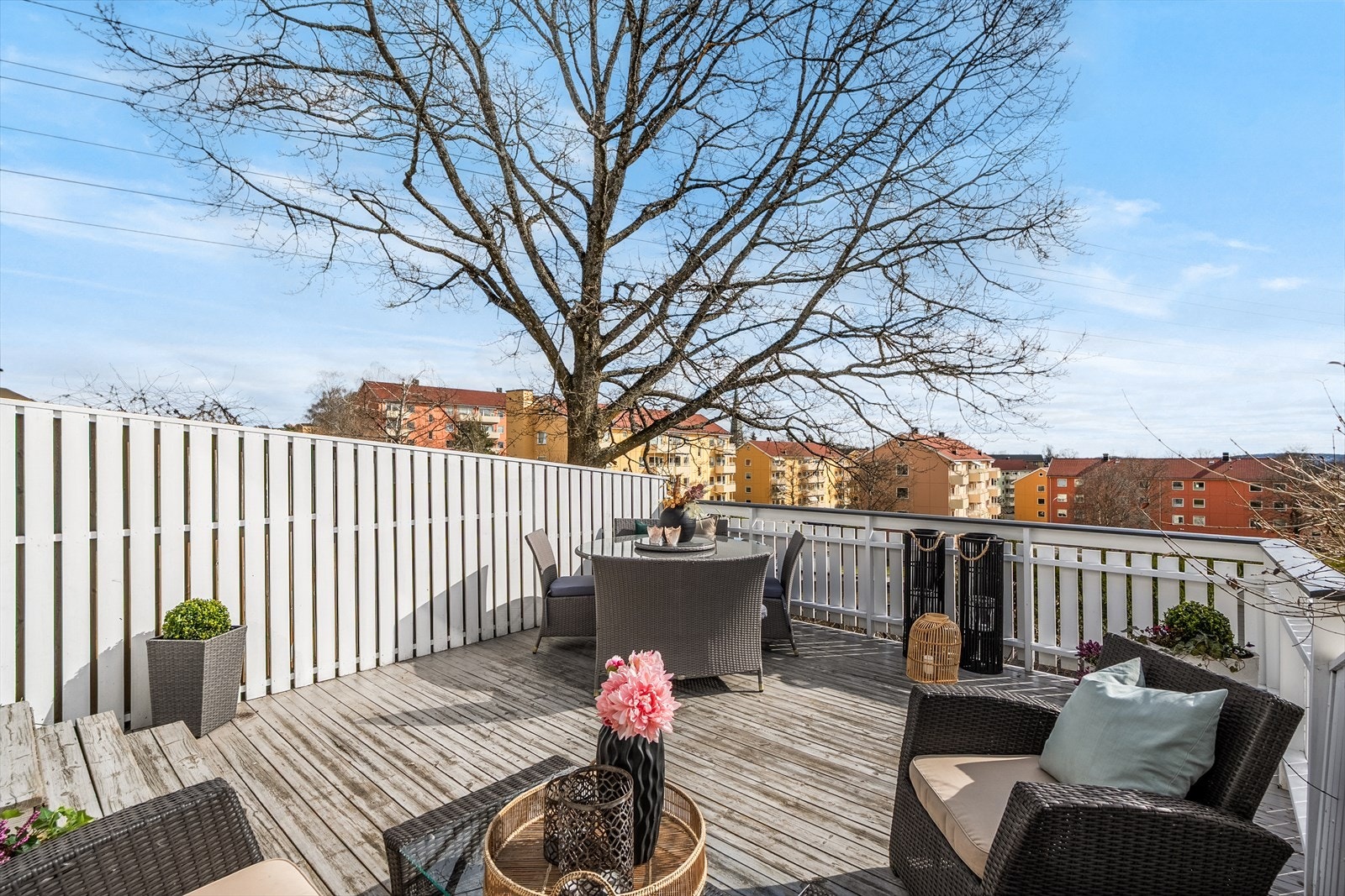 2 uteplasser med gode solforhold vendt mot syd Galleribilde