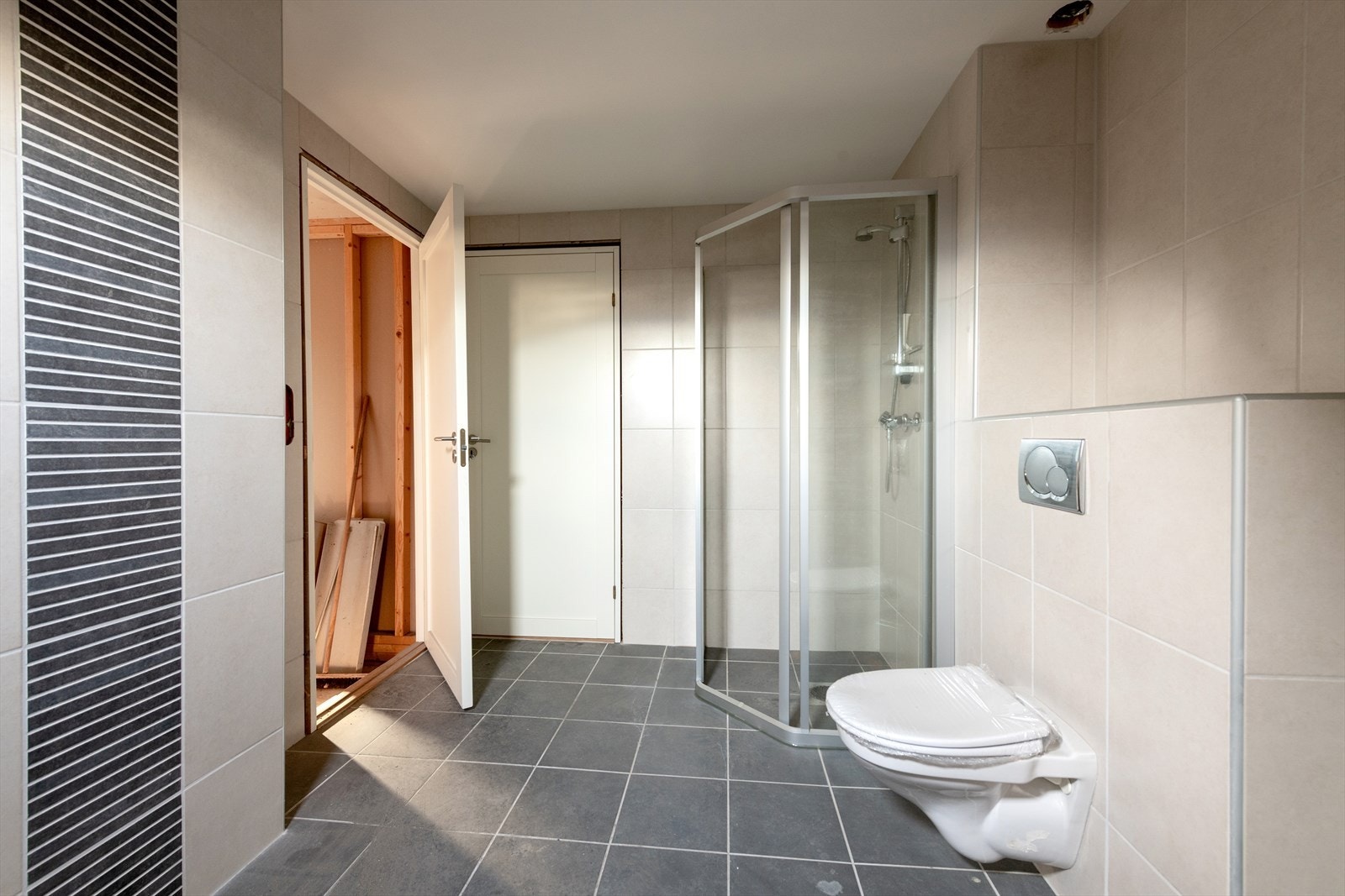 Det er påbegynt et bad/wc, som ikke er fullført. Galleribilde