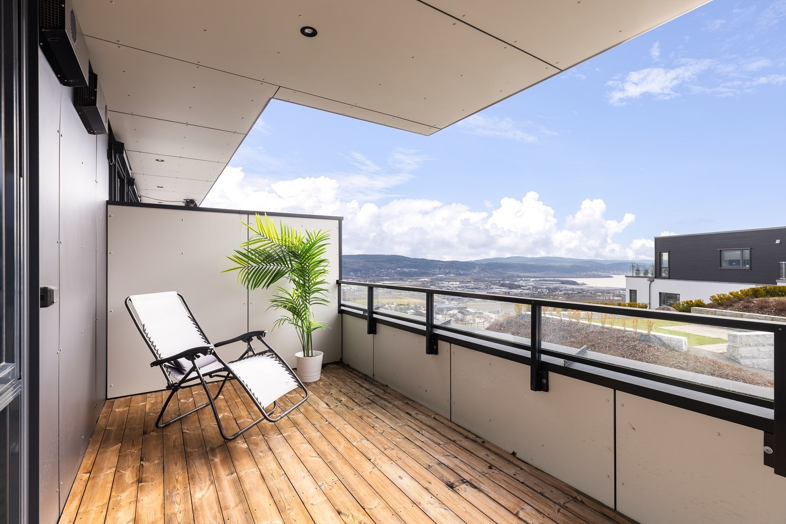 Leiligheten har en balkong på ca. 14,5 m². Galleribilde