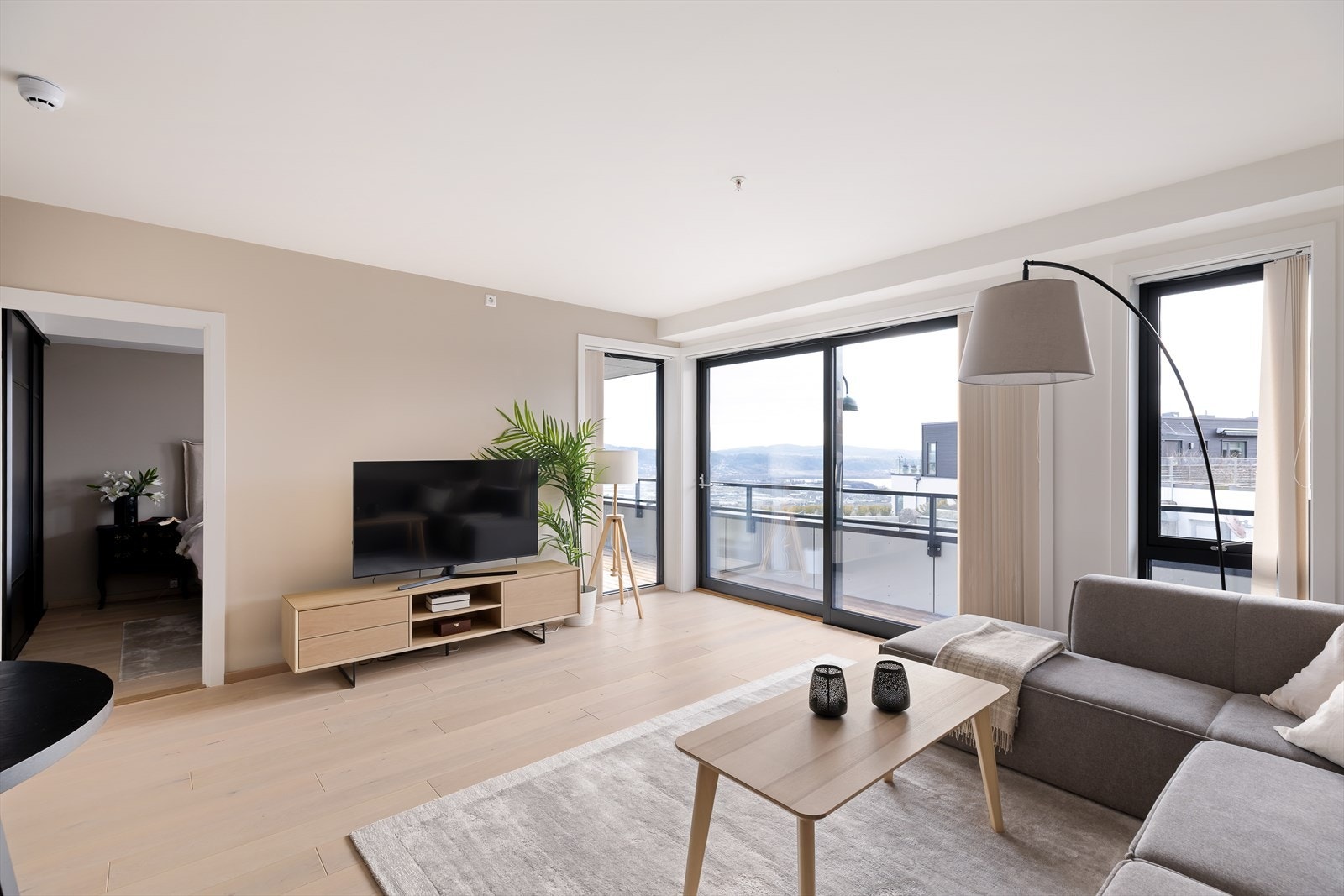 Leiligheten har moderne løsninger som blant annet balansert ventilasjon og vannbåren gulvvarme. Galleribilde