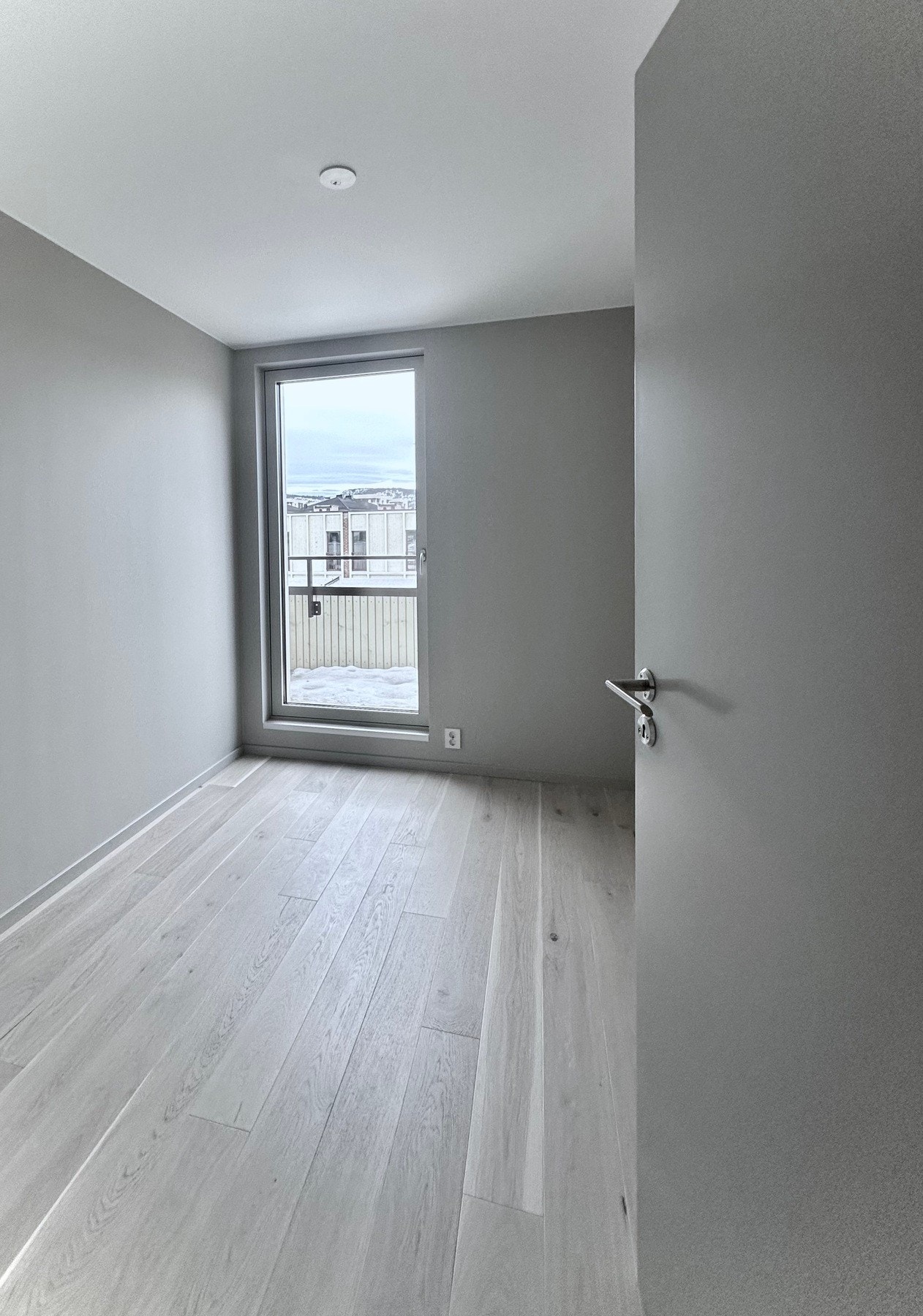 Soverom III med utgang til balkong med ettermiddags- og kveldssol Galleribilde
