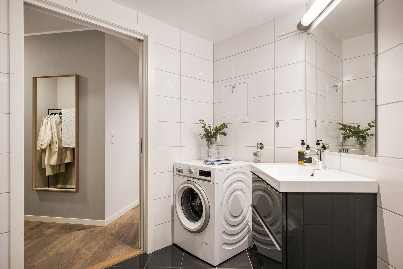 - Badet er tilrettelagt for oppkobling av vaskemaskin og tørketrommel - Galleribilde