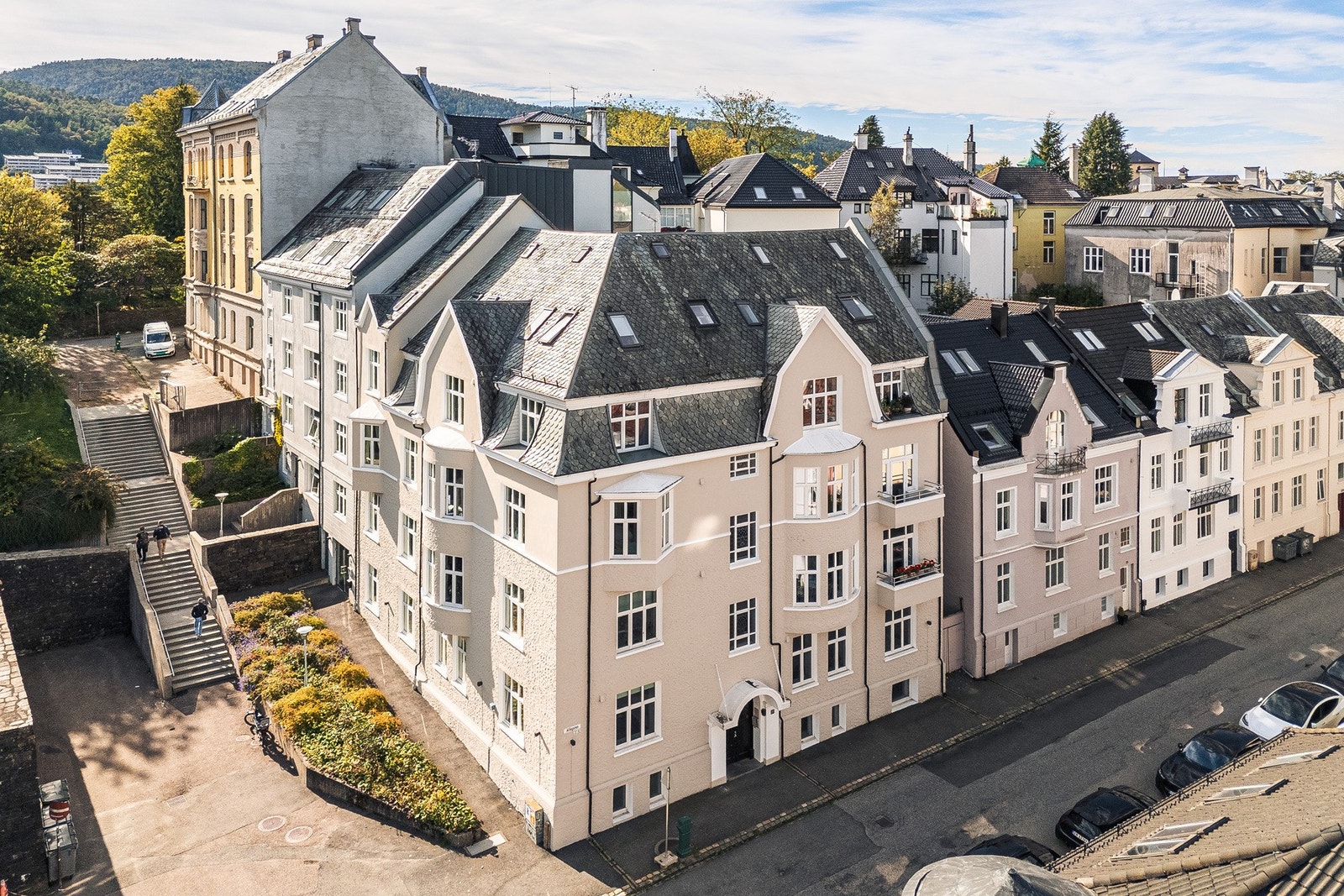 - Eiendommen har en suveren beliggenhet på Nygårdshøyden med gangavstand til alle byens fasiliteter - Galleribilde