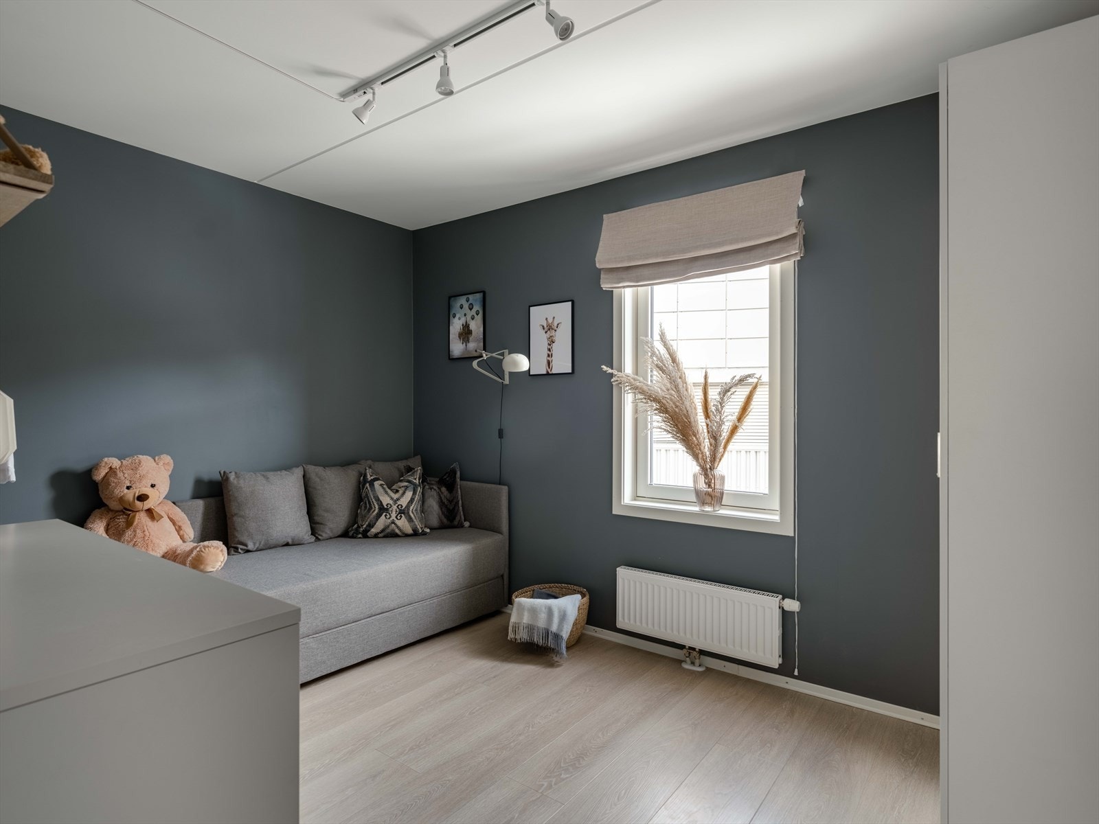 Soverom 2 med lite garderobeskap Galleribilde