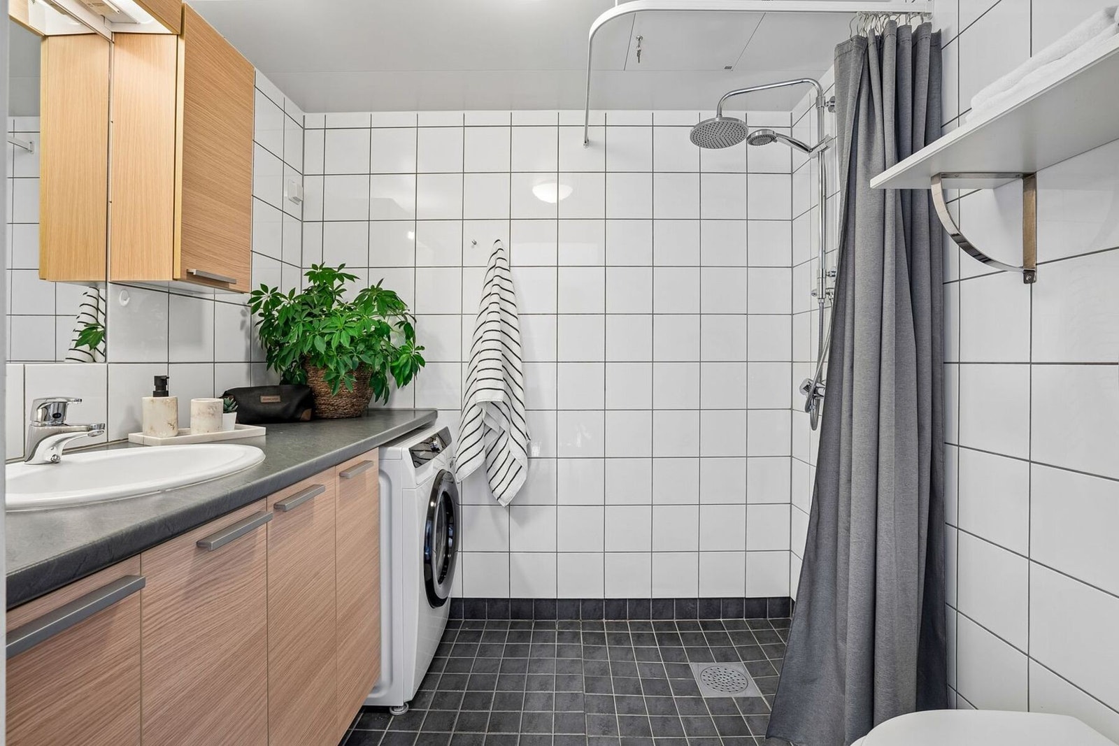 Flislagt baderom på 4 kvadratmeter. Galleribilde