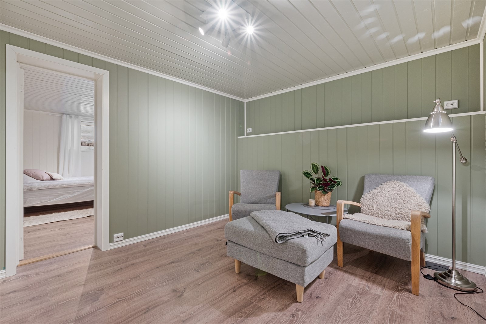 Kjellerstue malt i lune farger Galleribilde