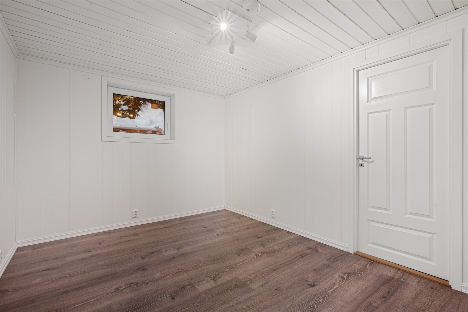 Disponibelt rom i kjeller Galleribilde