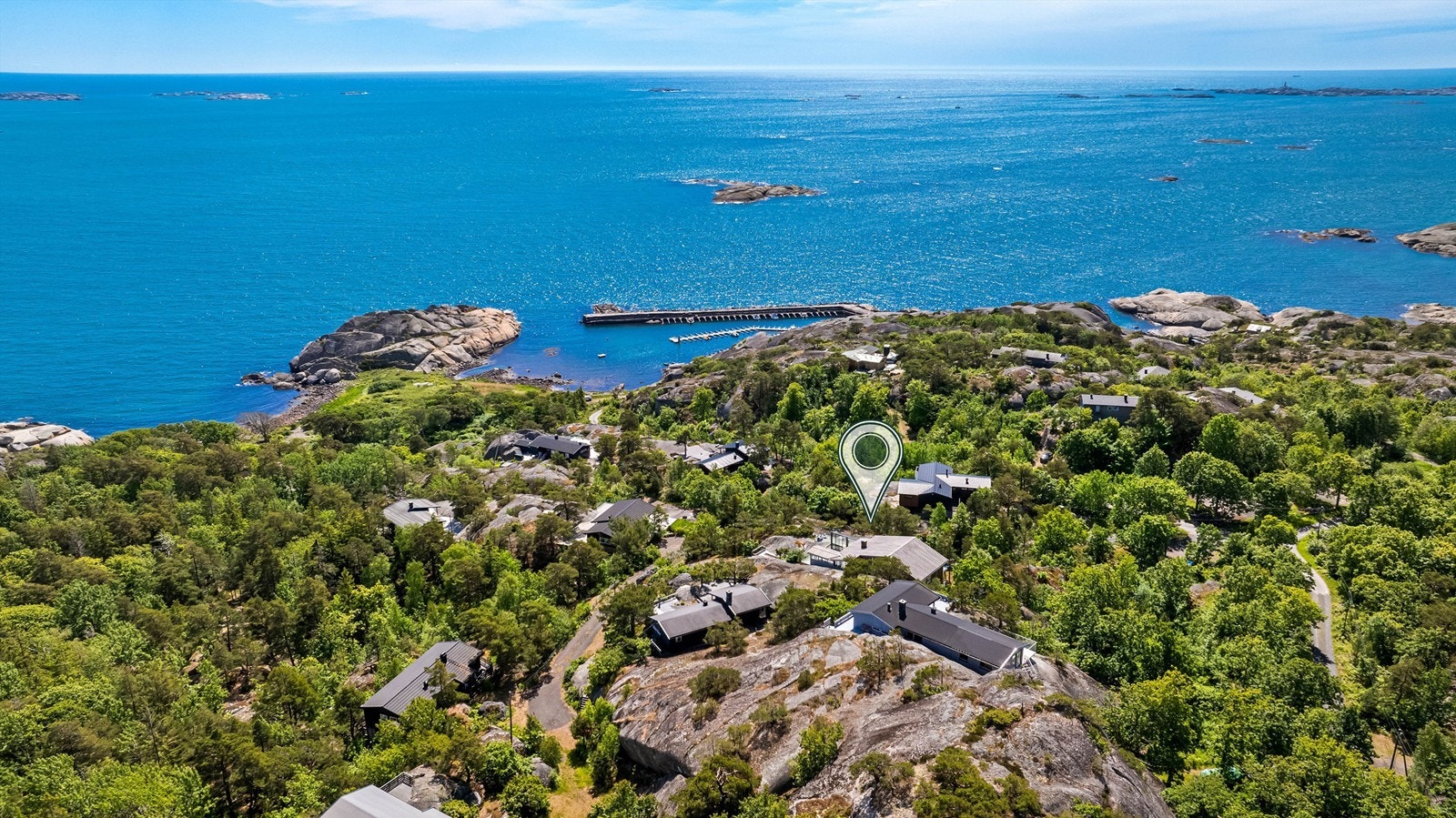Turmulighetene starter ved utgangsdøren og det er rikelig med turområder i umiddelbar nærhet. Velkjente Ula og Kjerringvik er populære turmål og badestrender. Ula og Kjerringvik nås enkelt via kyststien. Galleribilde