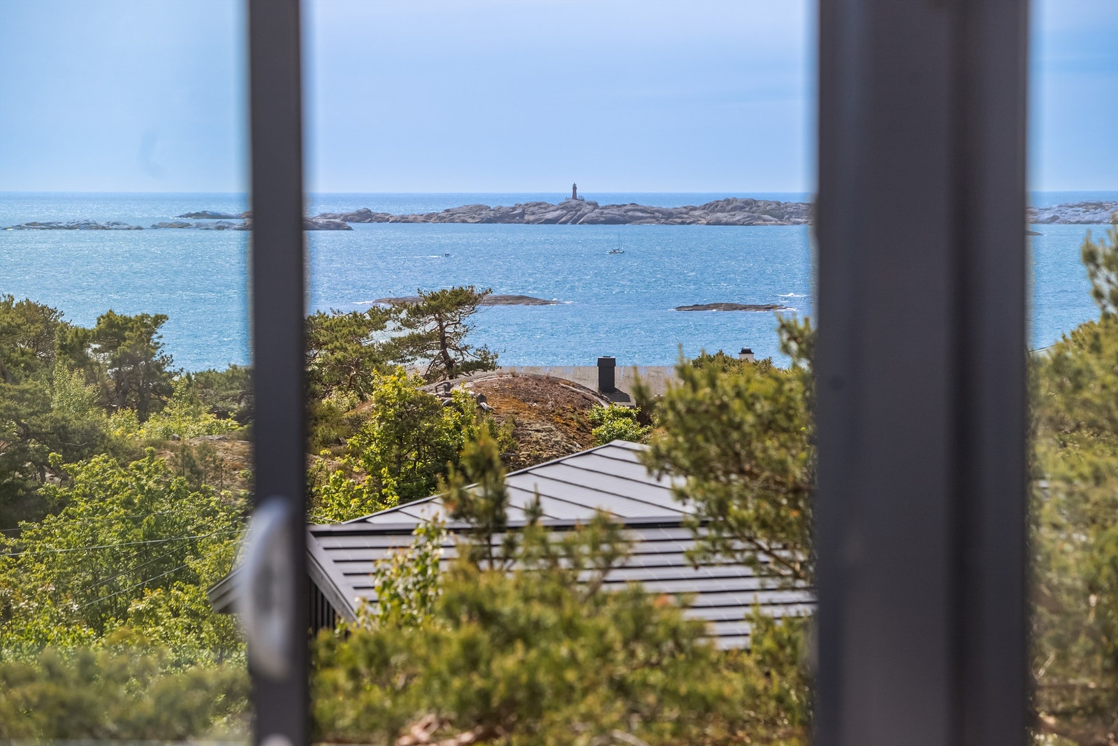 Fantastisk panoramautsikt over havet og mot Svenner fyr. Galleribilde