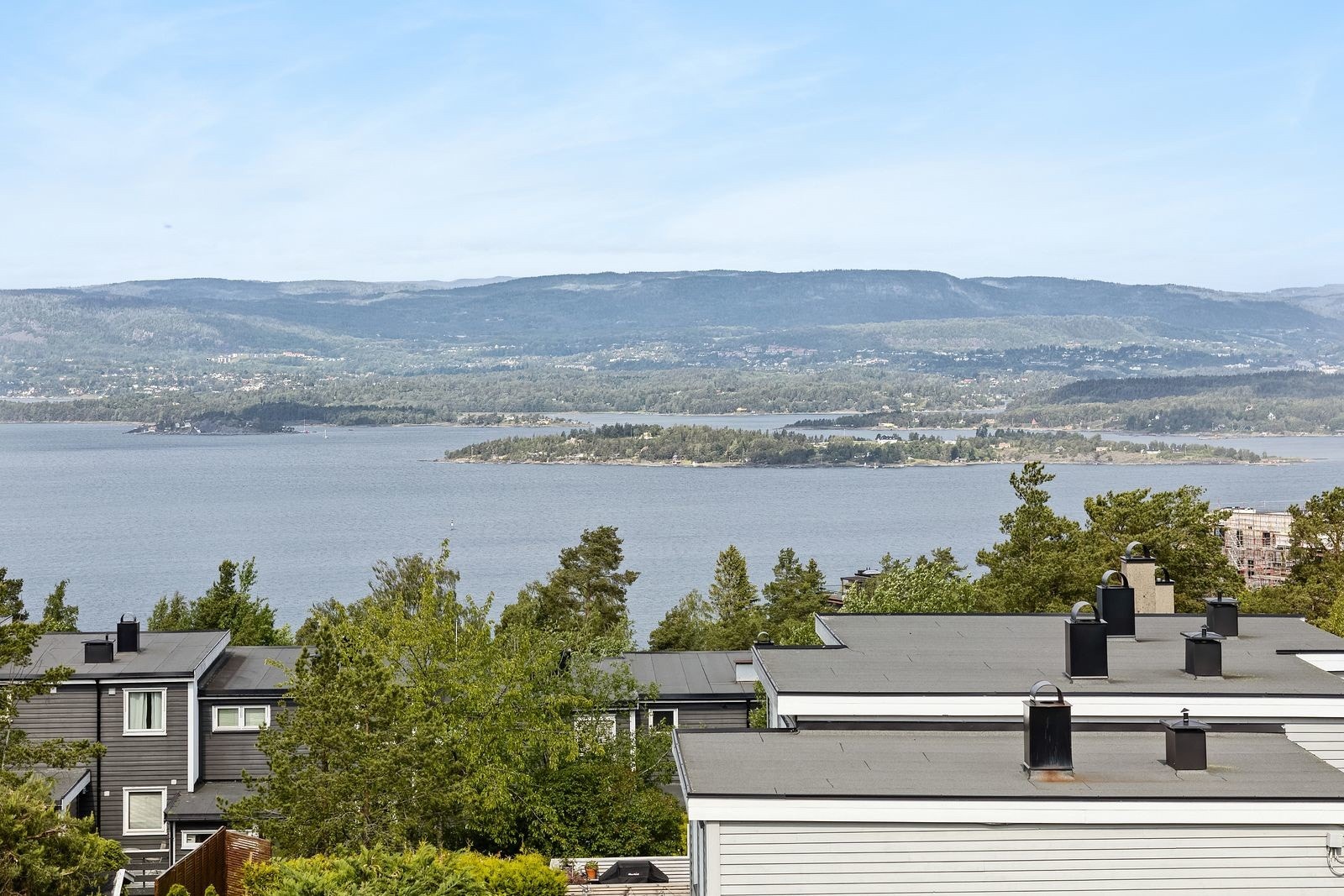 Utsikten blir som et levende maleri, forandrer seg med årstidene og fra time til time. Galleribilde