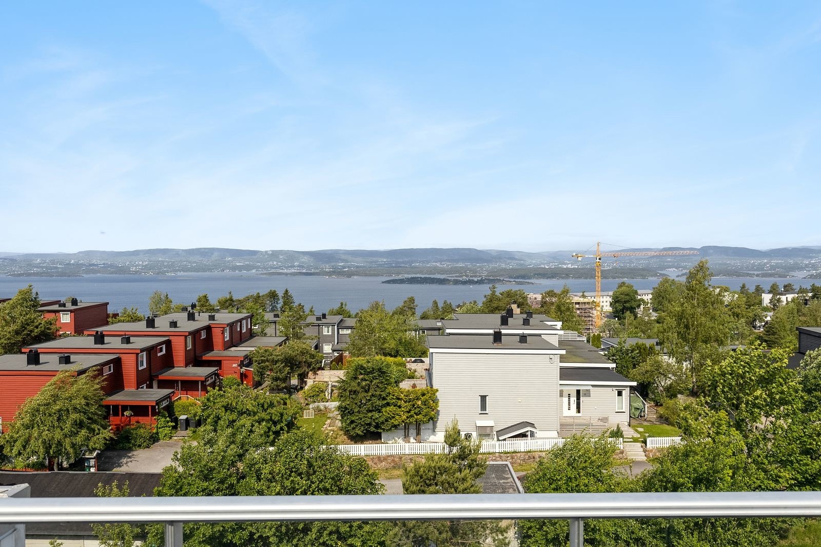 Majestetisk utsikt over fjorden og innseilingen til hovedstaden. Galleribilde