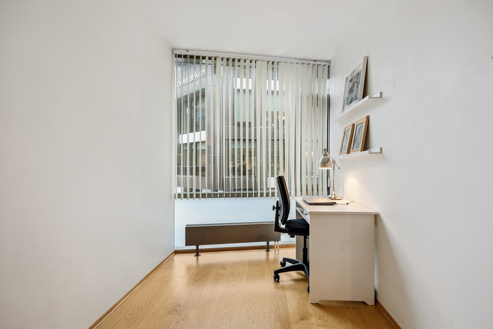 Det andre soverommet egner seg godt som gjesterom, barnerom eller kontor. Galleribilde