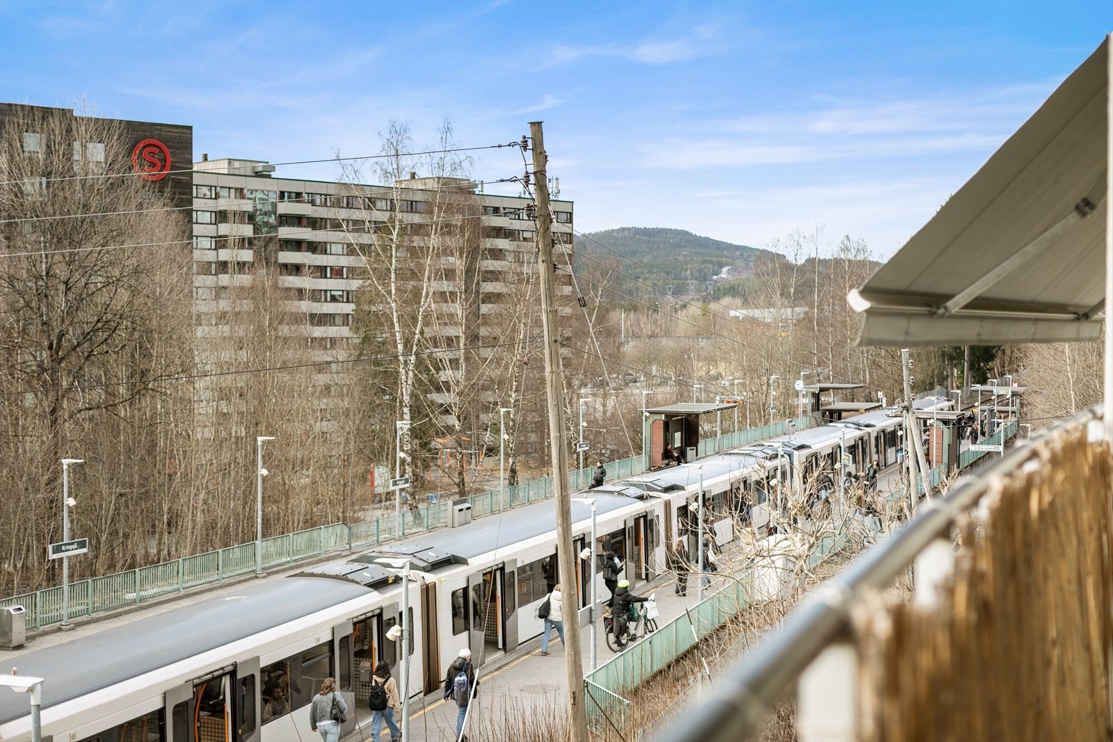 Kun et par minutters gange til Kringsjå T-banestasjon. Galleribilde