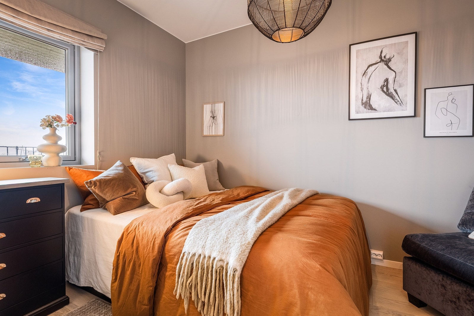 - Også dette er soverommet har god størrelse og garderobeskap - Galleribilde