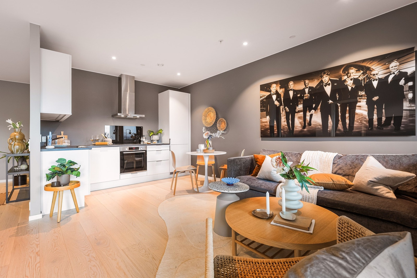 - Leiligheten er også utstyrt med sprinkler og dimmbare downlights i himling - Galleribilde