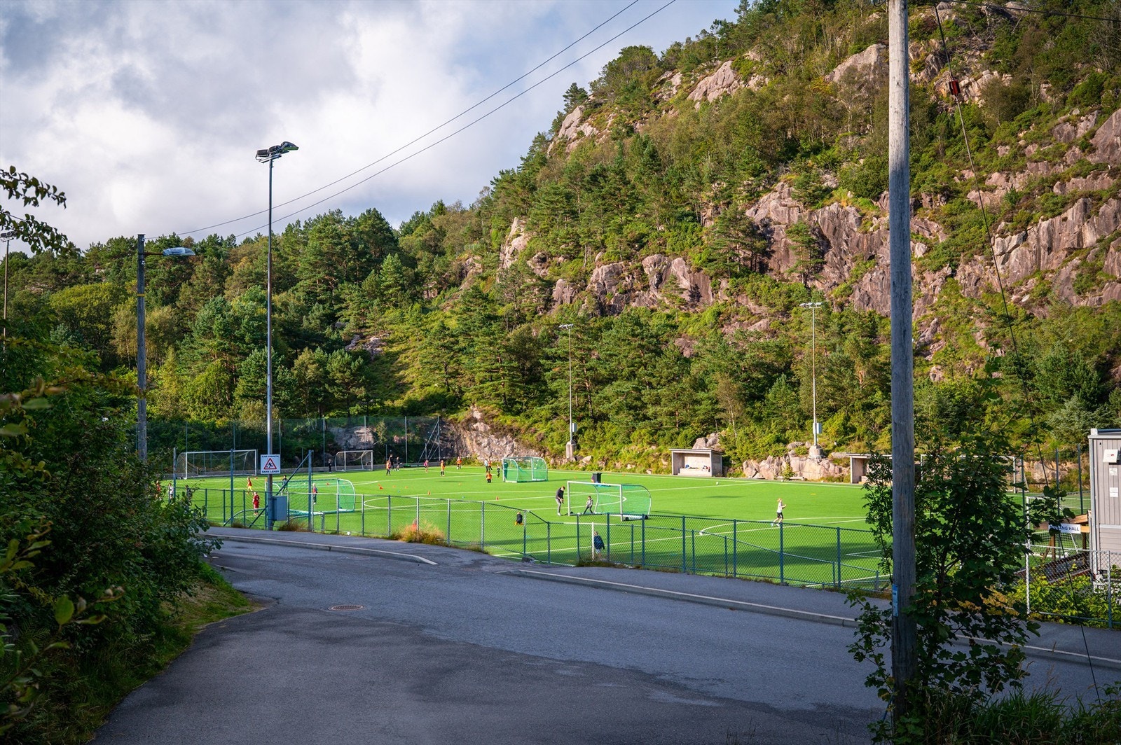 - Kunstgressbane like ved - Galleribilde