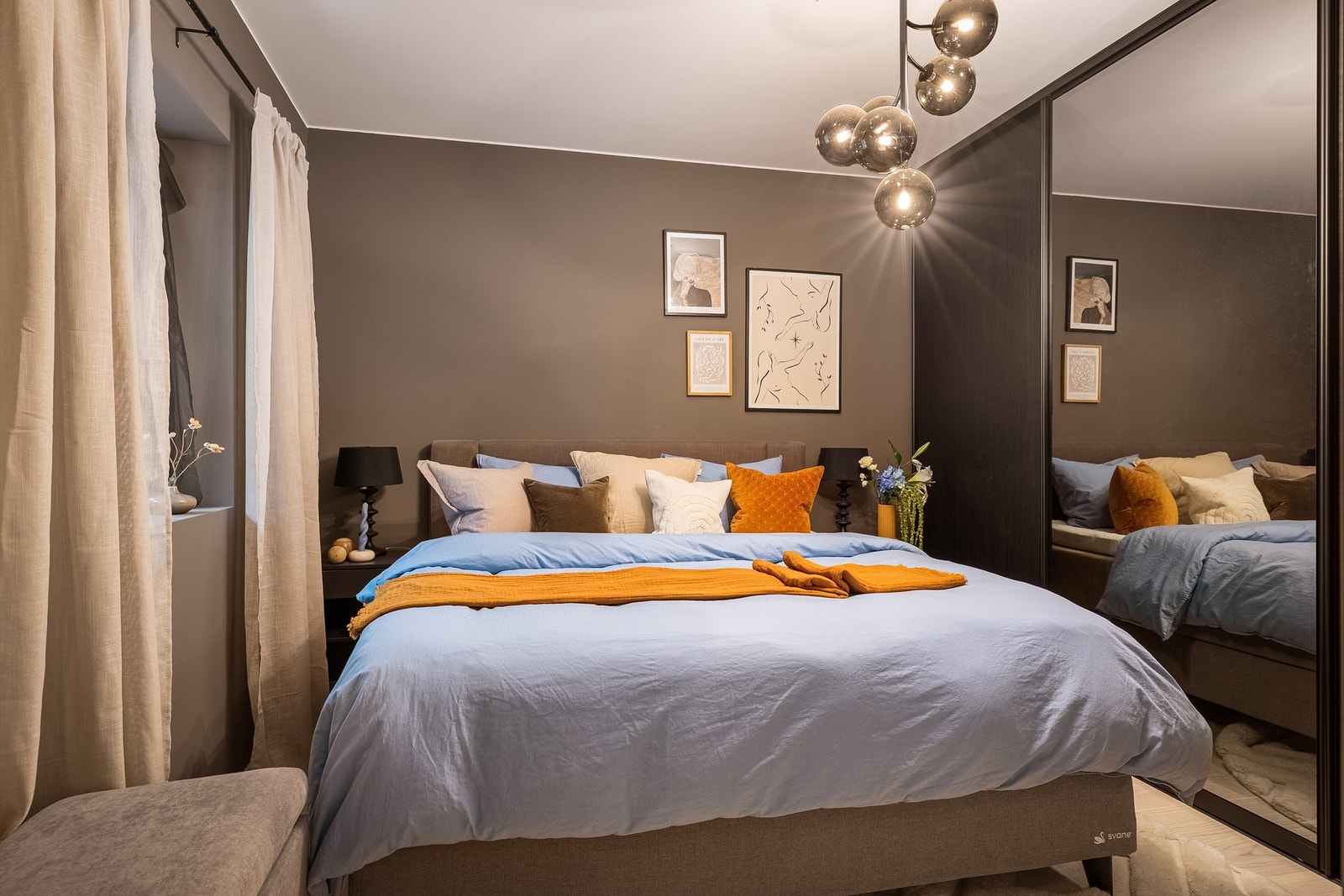 - Hovedsoverom med god skyvedørsgarderobe - Galleribilde